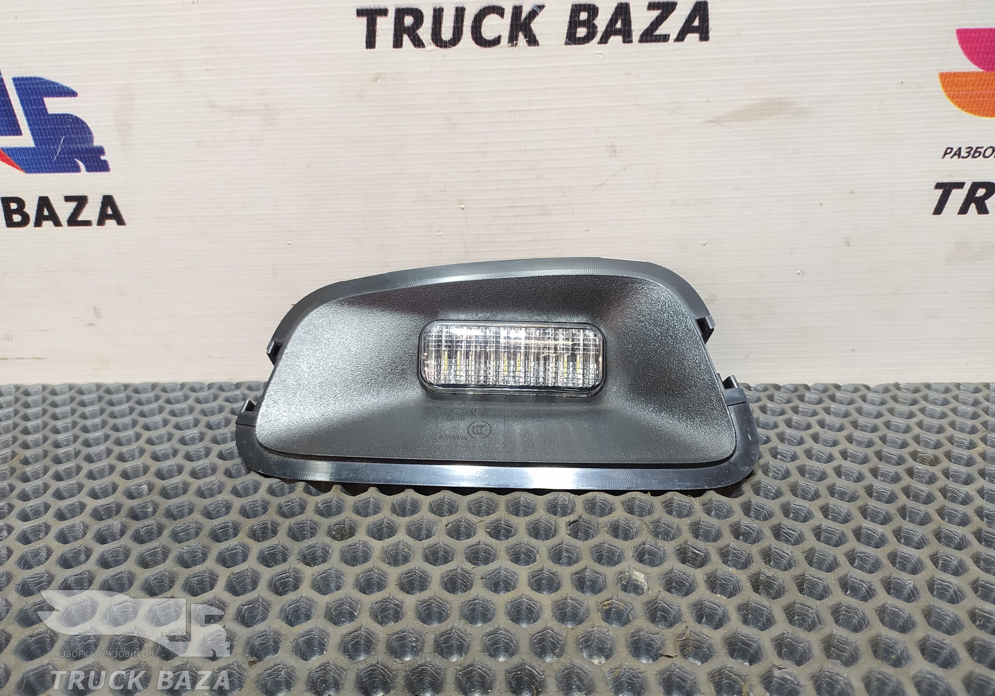 82278938 Габарит передний правый для Volvo FH 4 (с 2012)