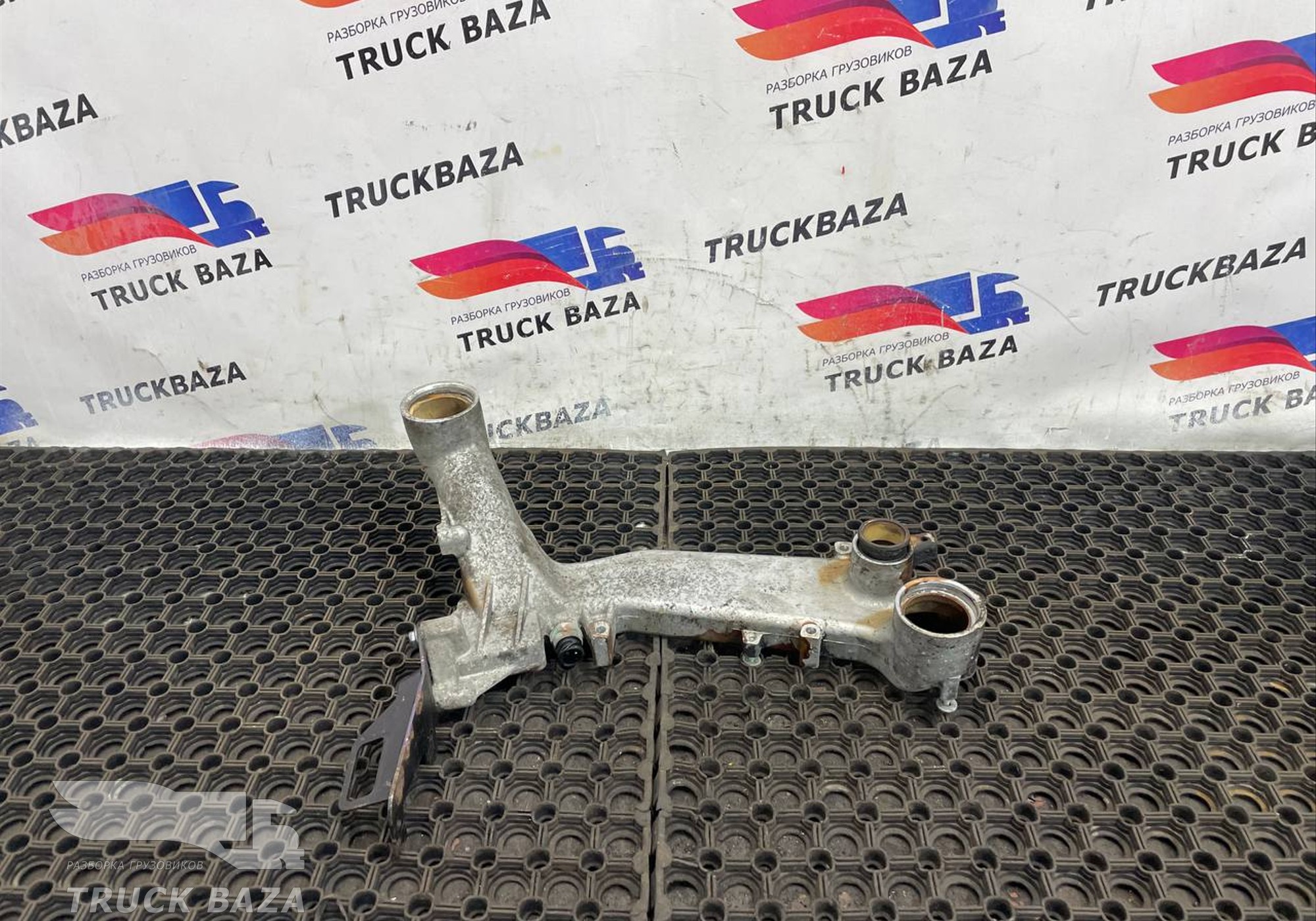 51063023562 Патрубок системы охлаждения для Man TGX II (с 2012)