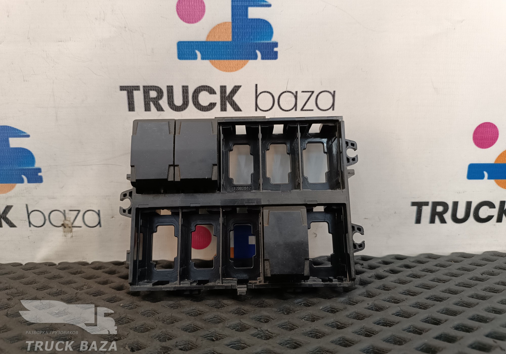 JC4610N939 Рамка кнопок для Ford F-MAX (с 2018)