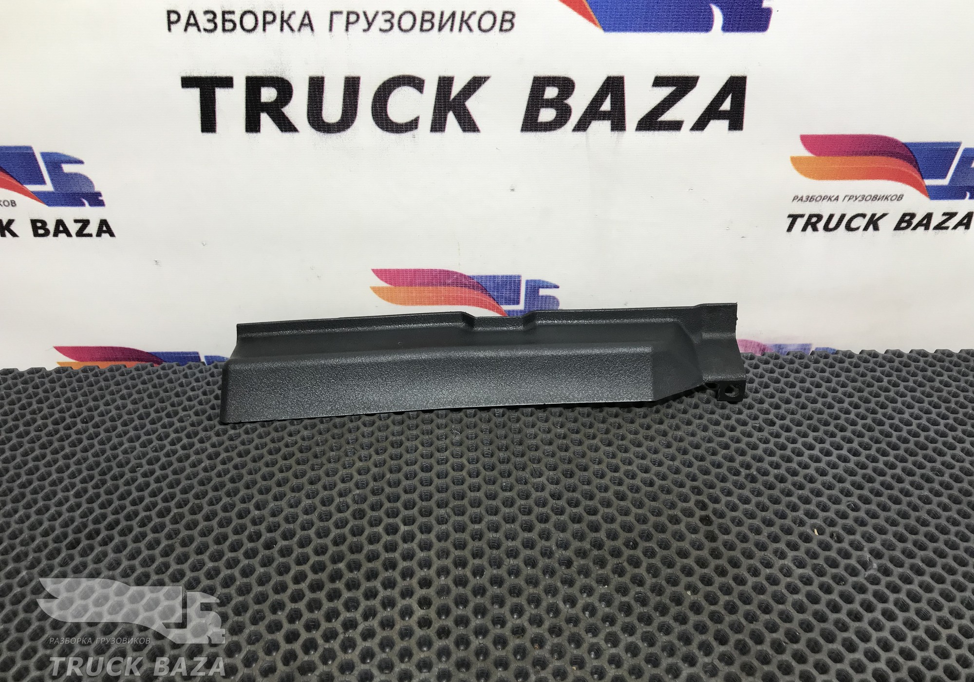 81624300086 Накладка стойки правой для Man TGA