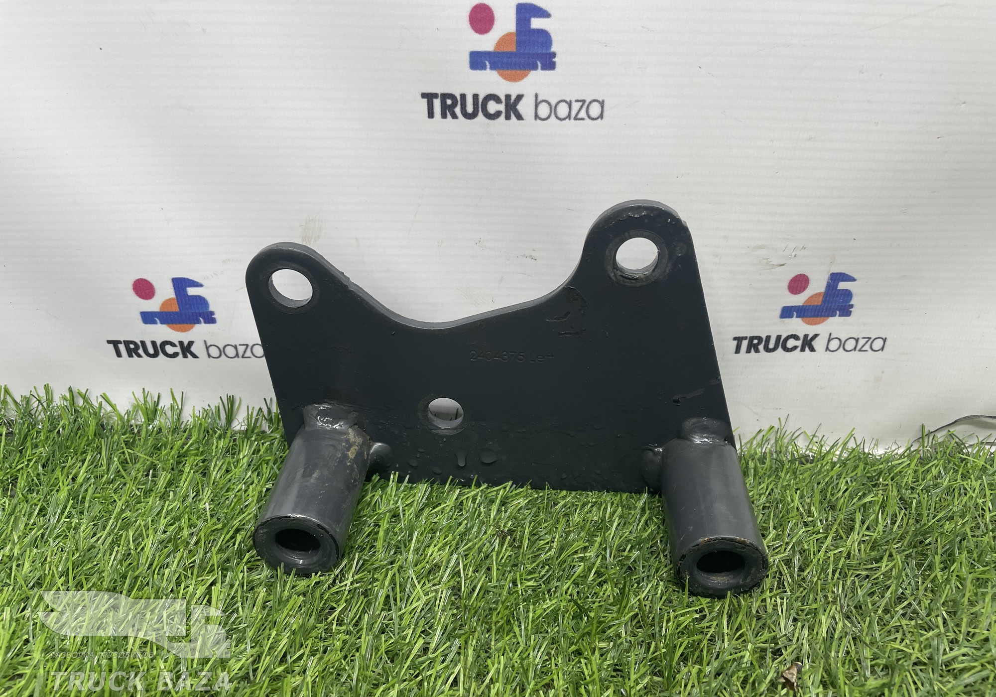 2404375 Кронштейн замка кабины левый