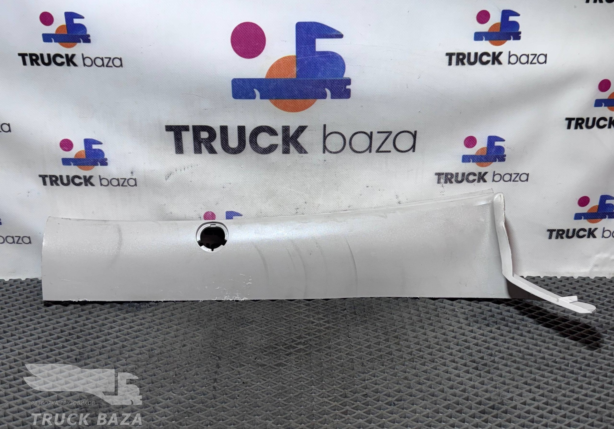 549015302126 Накладка стойки правая для КАМАЗ 54901