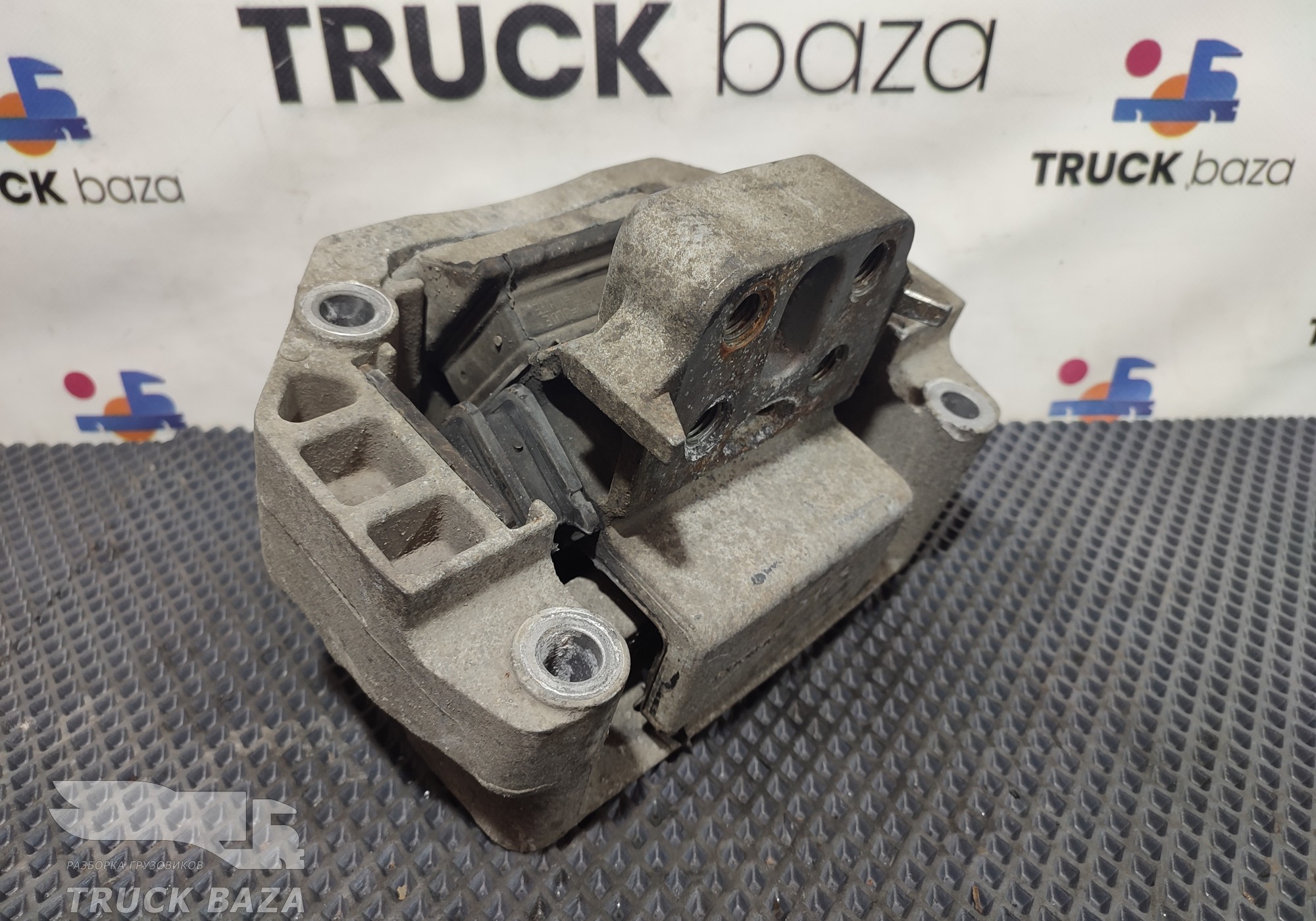 1921972 Опора КПП