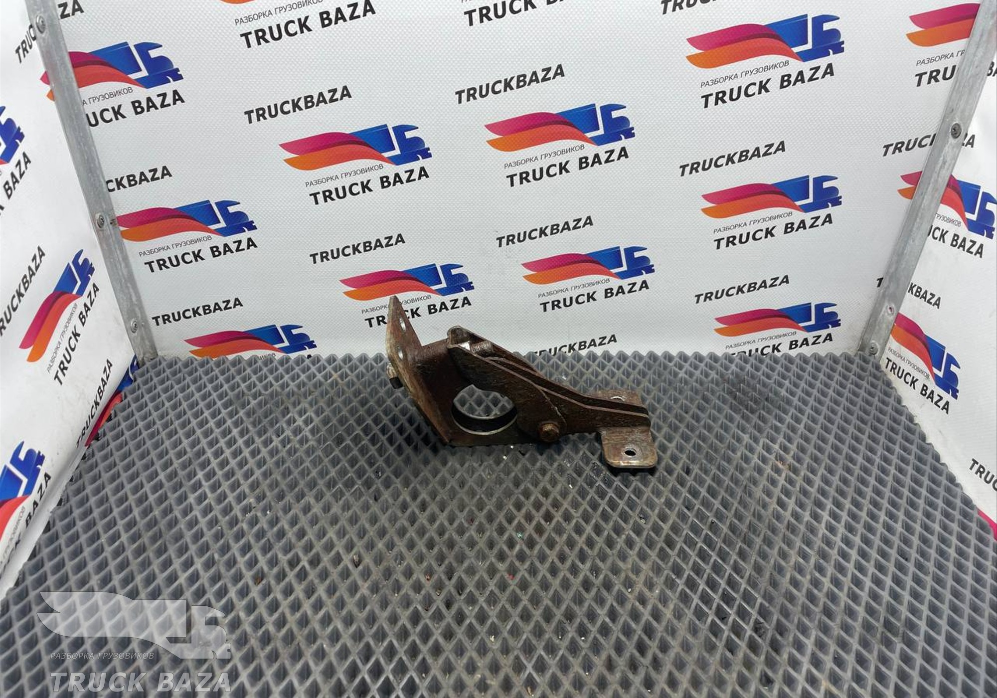 Кронштейн крыла для КАМАЗ 54901