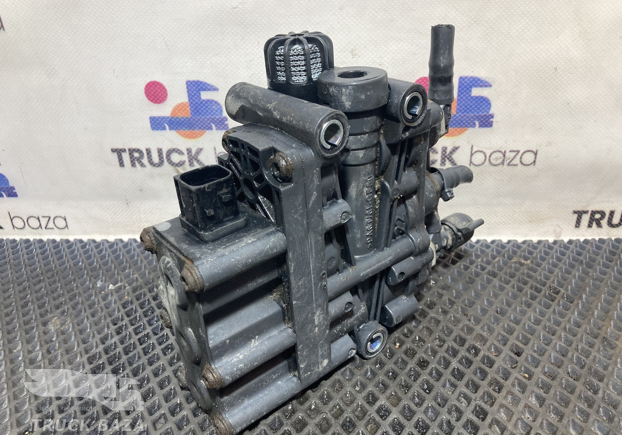 0013271425 Кран уровня пола главный