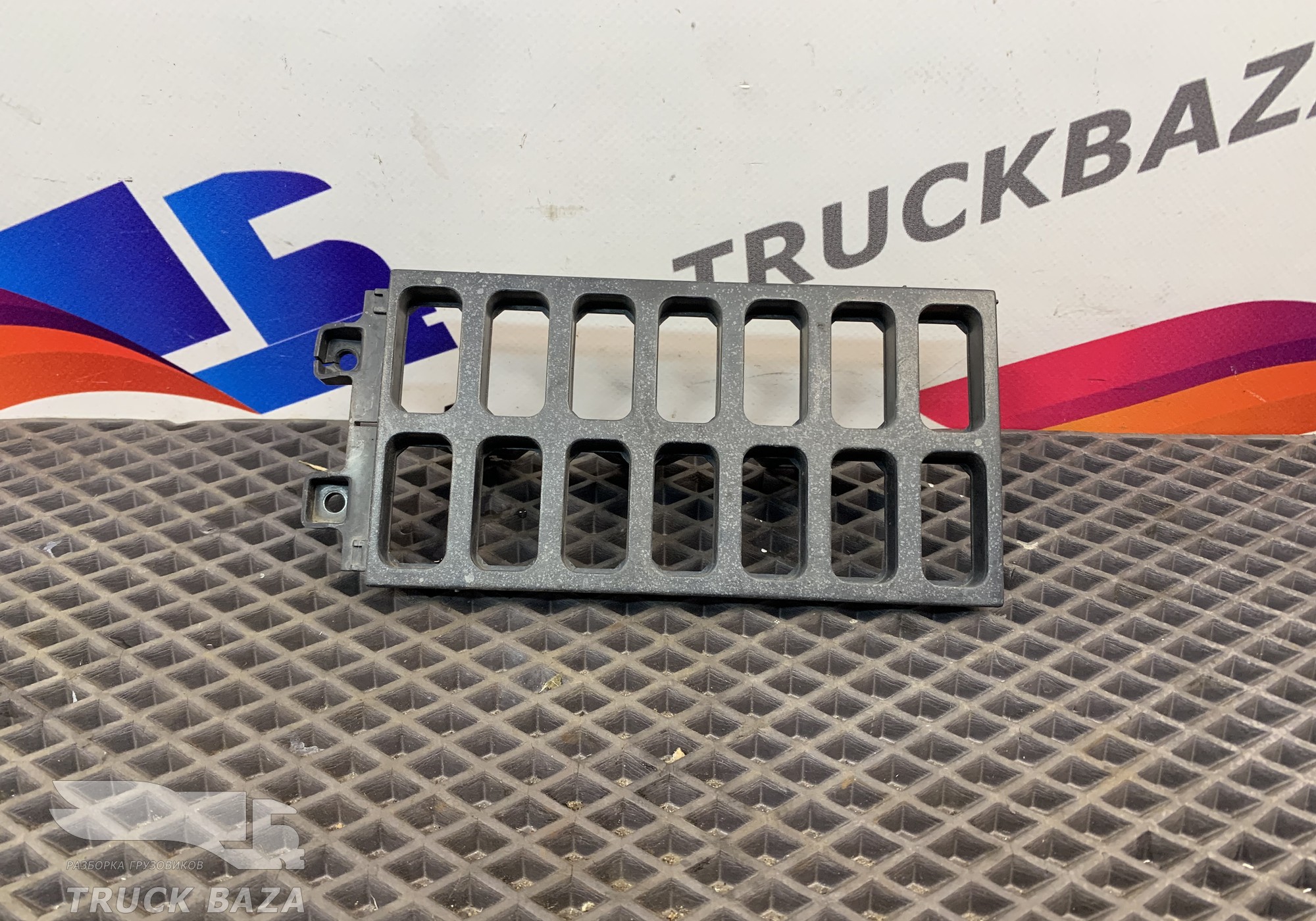 9736800407 Рамка кнопок для Mercedes-Benz Axor I (с 2001 по 2004)