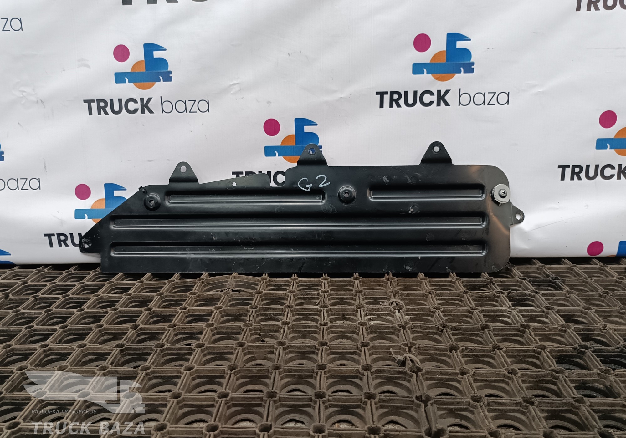 Кронштейн спальника нижнего средний для DongFeng GX DFH4180