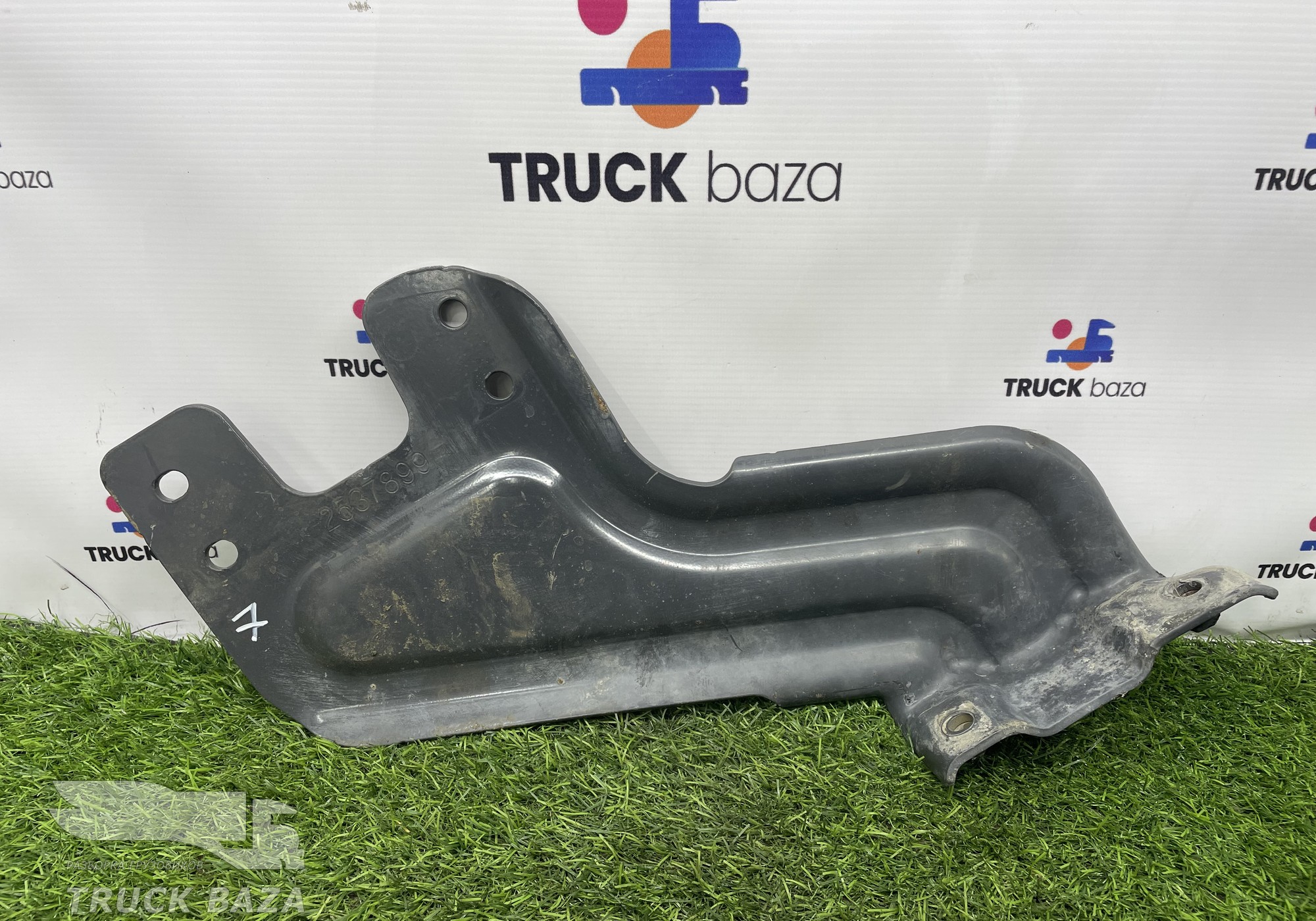 2537899 Кронштейн подножки ящика АКБ правый