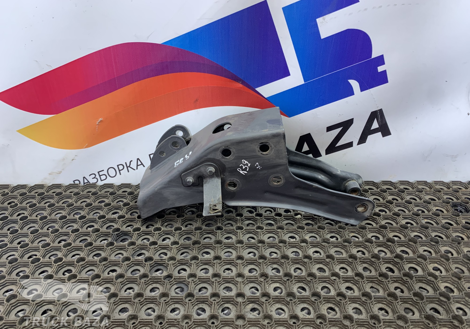 7421171968 Кронштейн замка кабины для Renault T