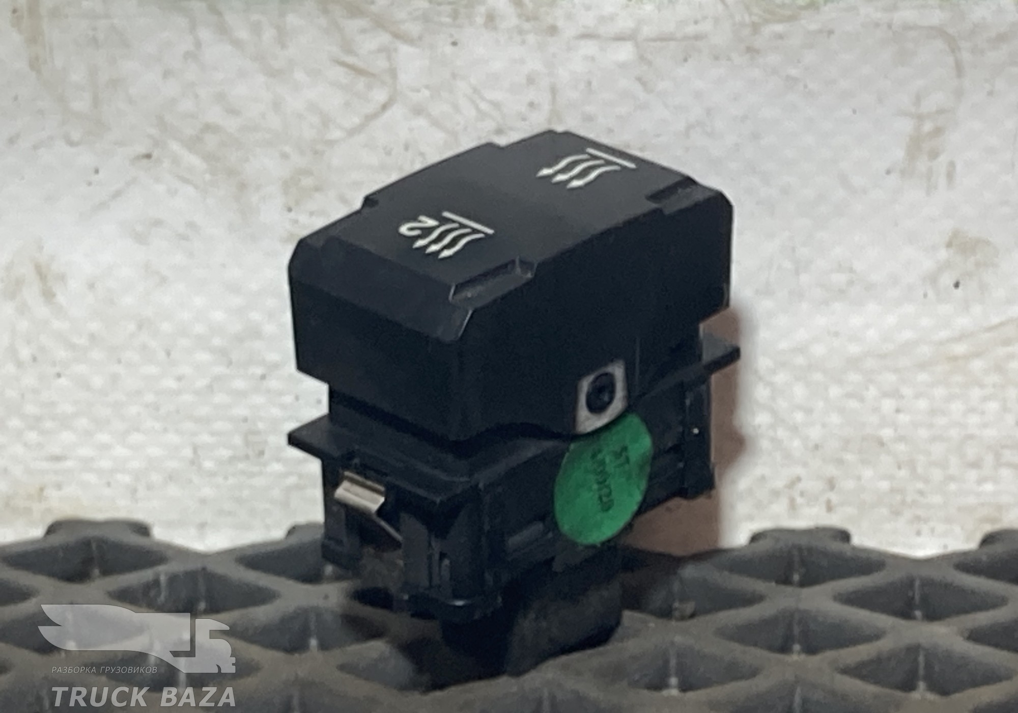 JC4618K521 Кнопка включения вспомогательного нагревателя для Ford F-MAX (с 2018)