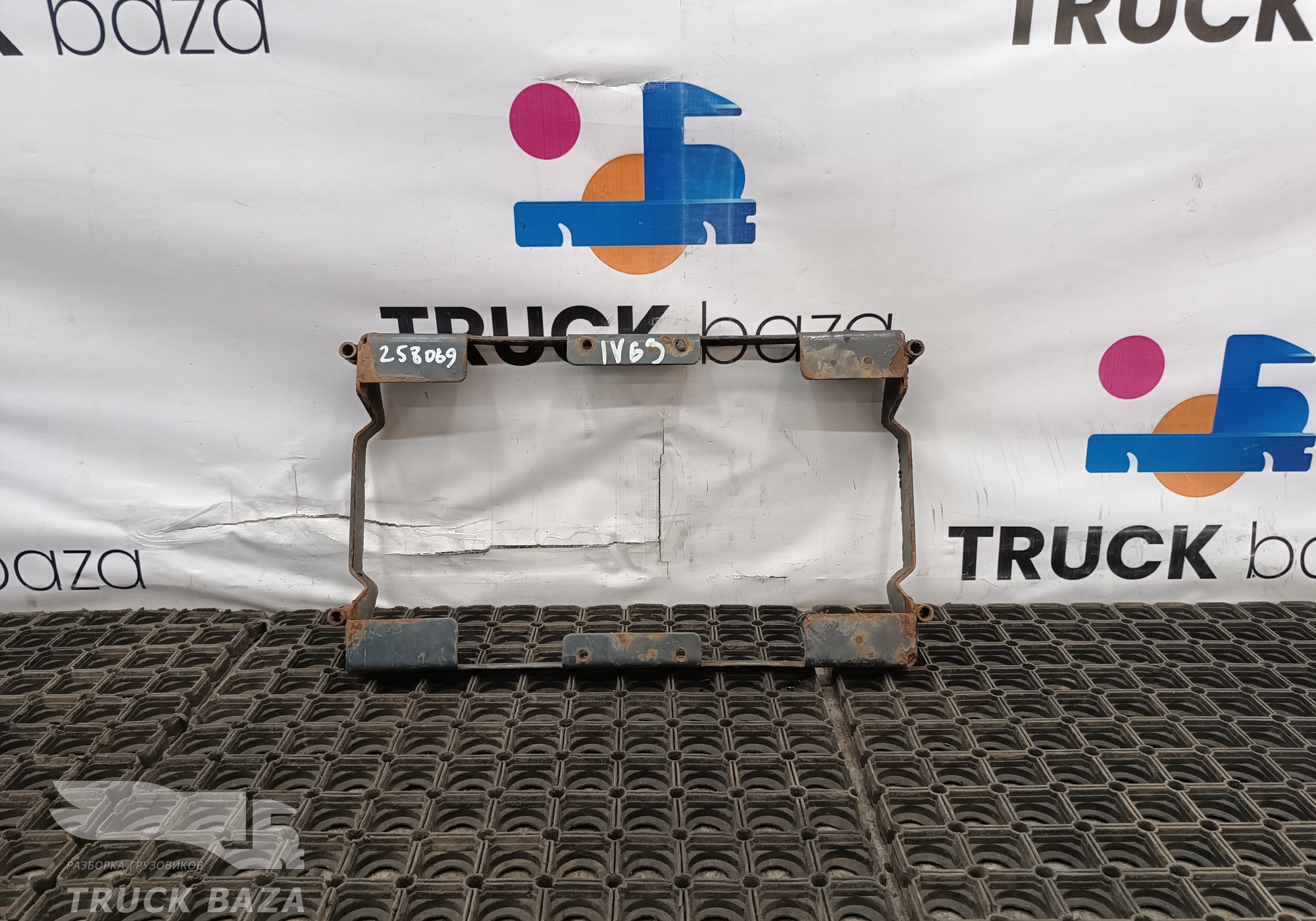 4858301 Кронштейн АКБ для Iveco Stralis II Hi-Way (с 2012)