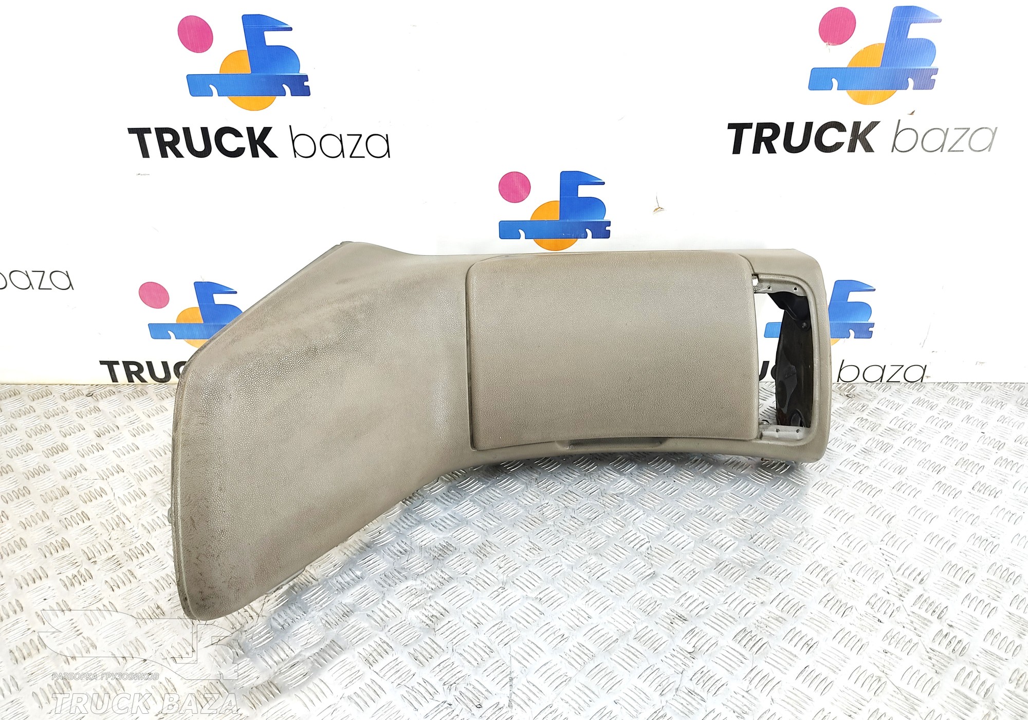 1652298 Передняя панель салона для Daf XF105 (с 2005)