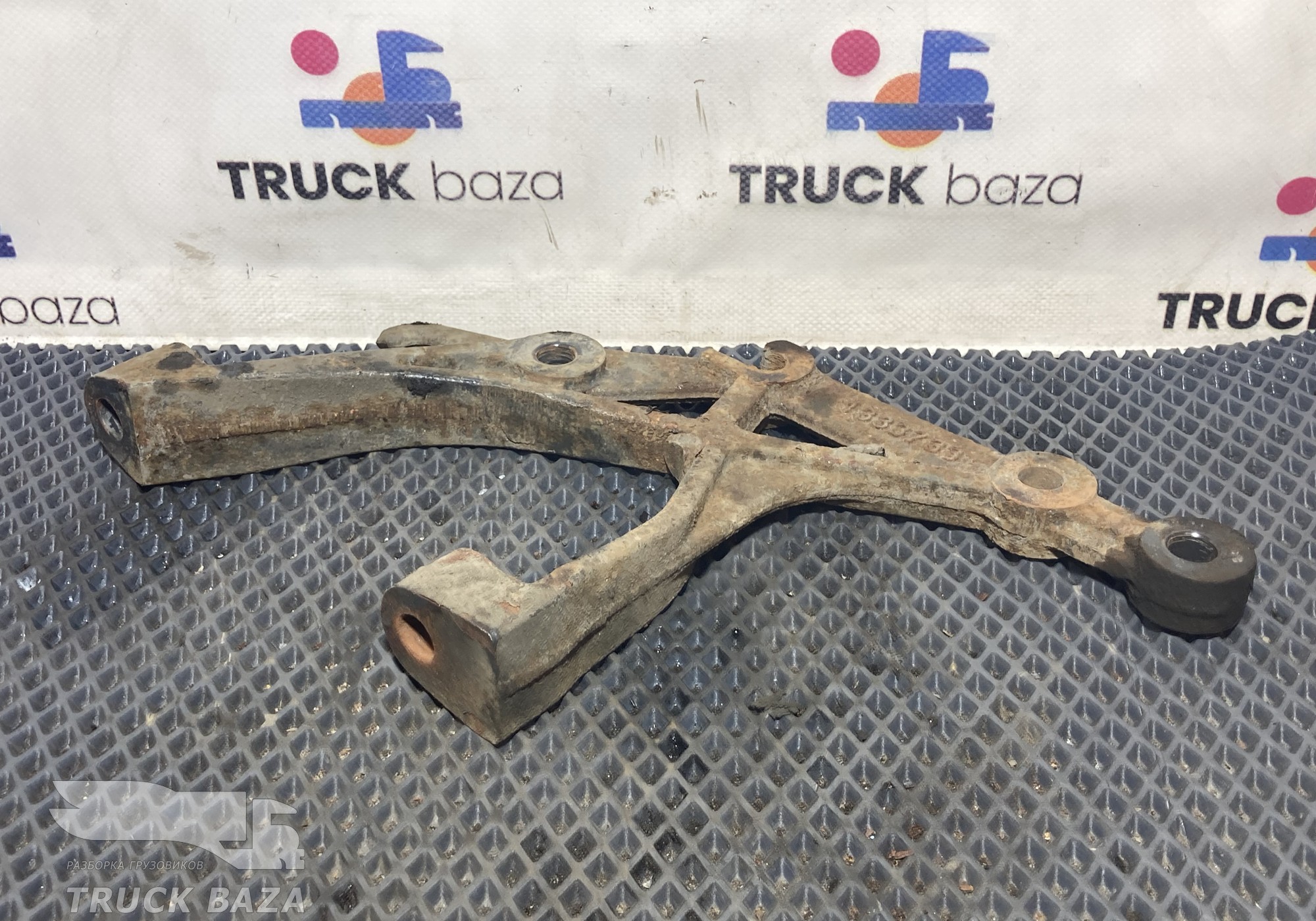 1333733 Кронштейн ящика АКБ для Scania