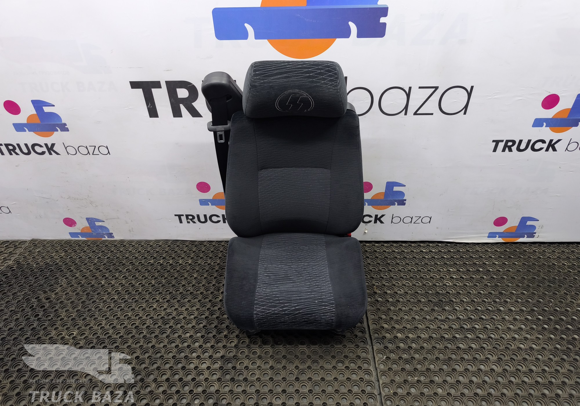 DZ14251510092 Сиденье пассажирское механическое для Shacman X3000 (с 2014)