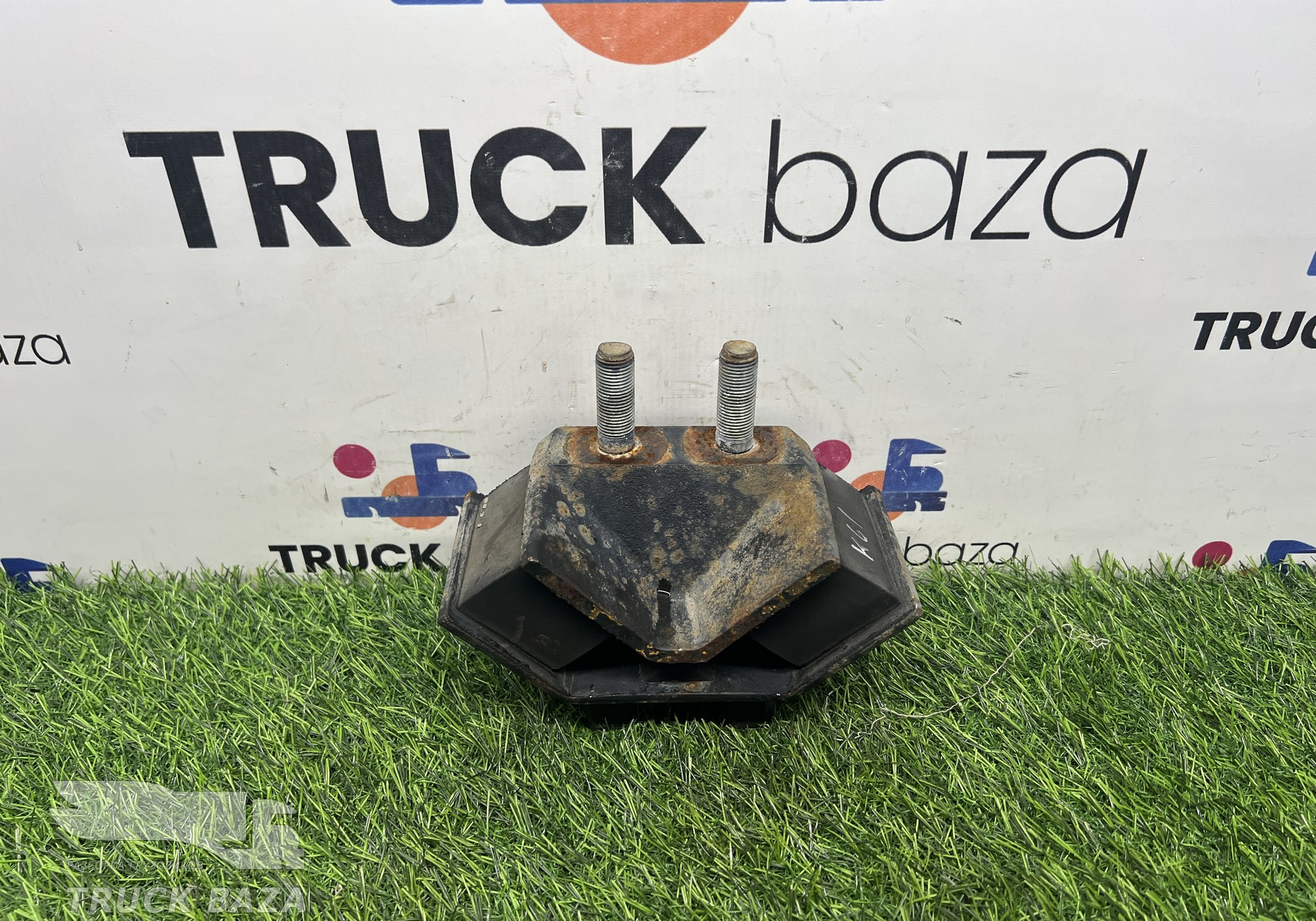 54901001353 Подушка двигателя передняя для КАМАЗ 5490 (с 2013)