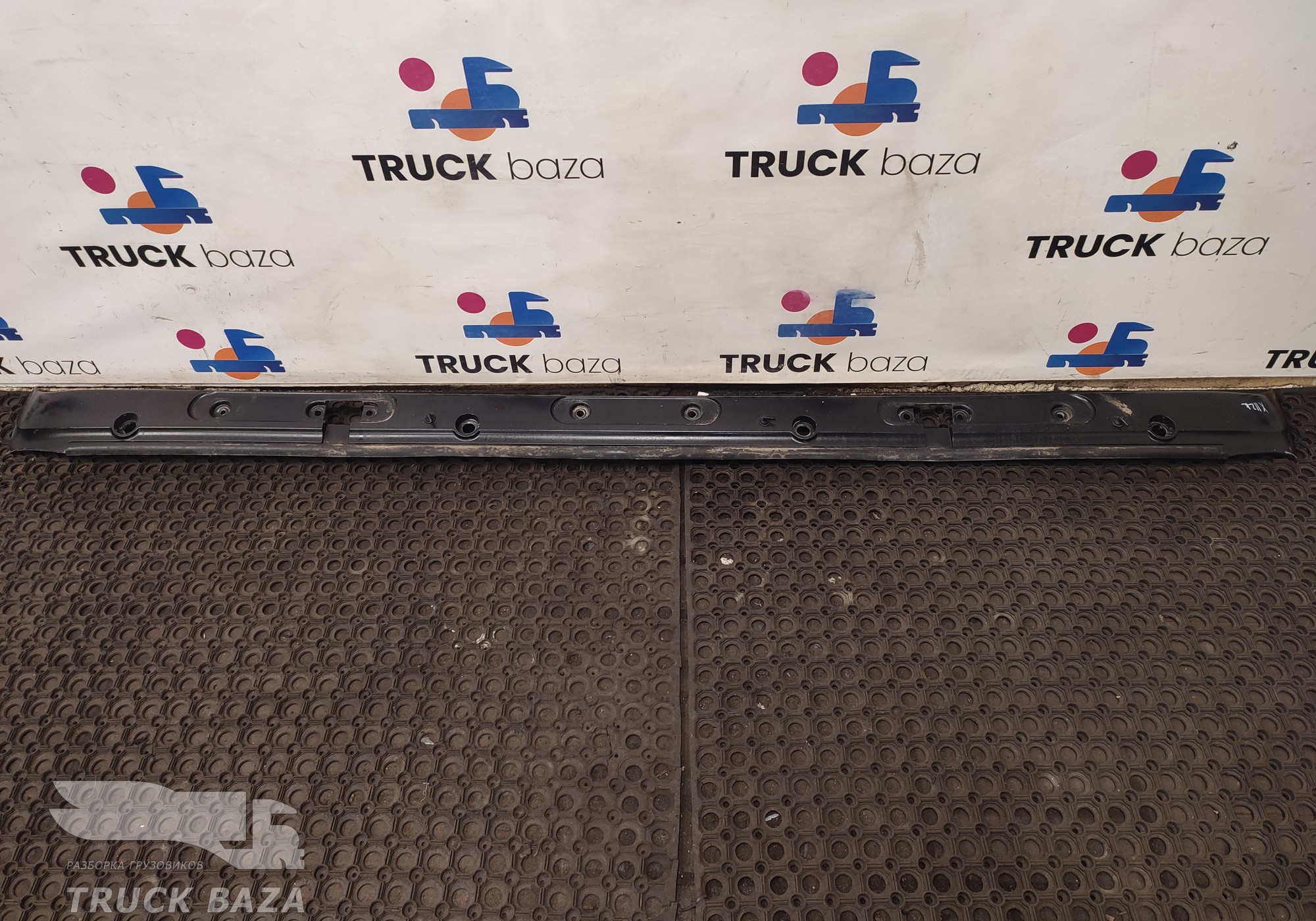 1665944 Накладка трапеции стеклоочистителя