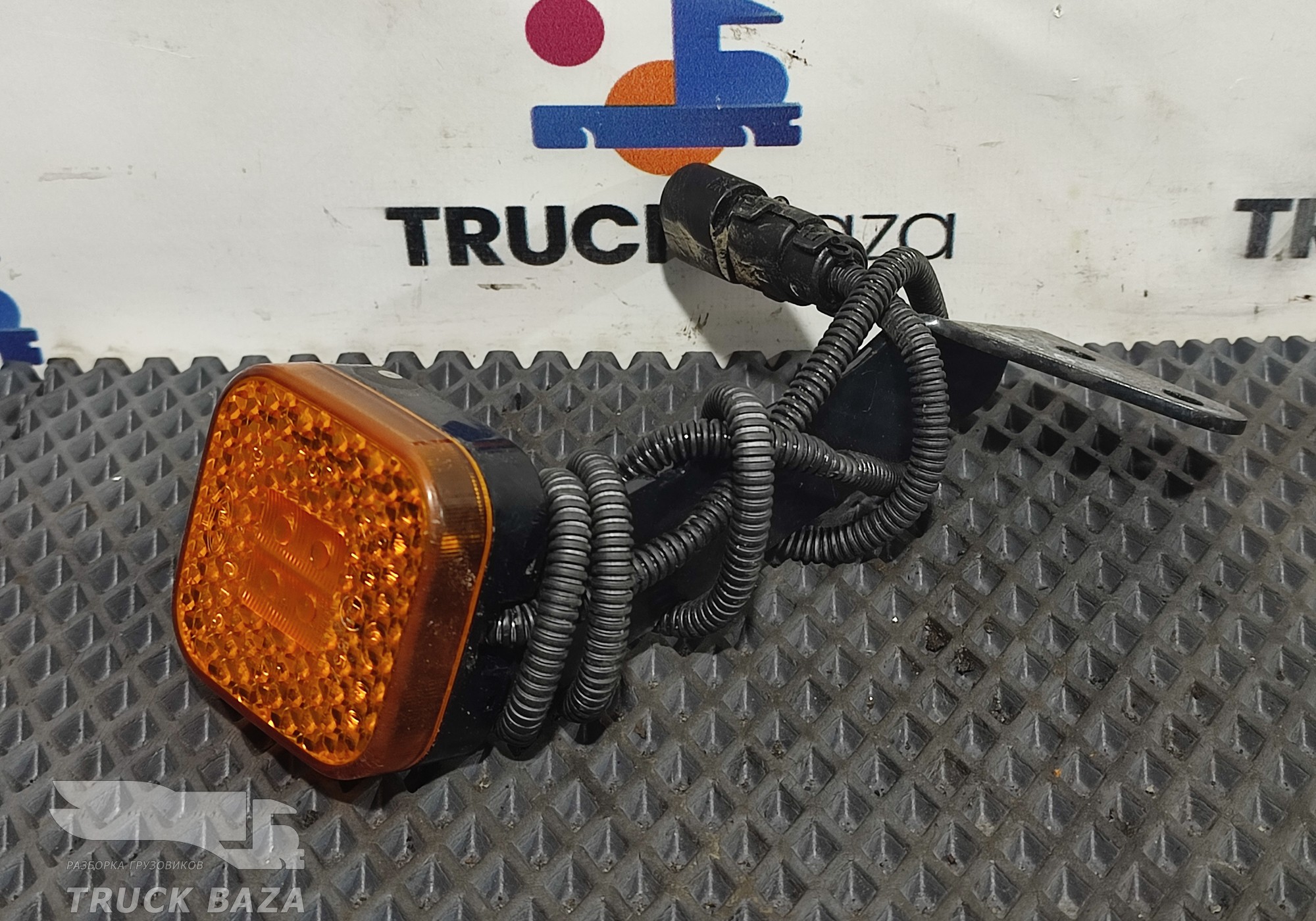 81252606152 Фонарь габаритный для Man TGX TG3 (с 2020)