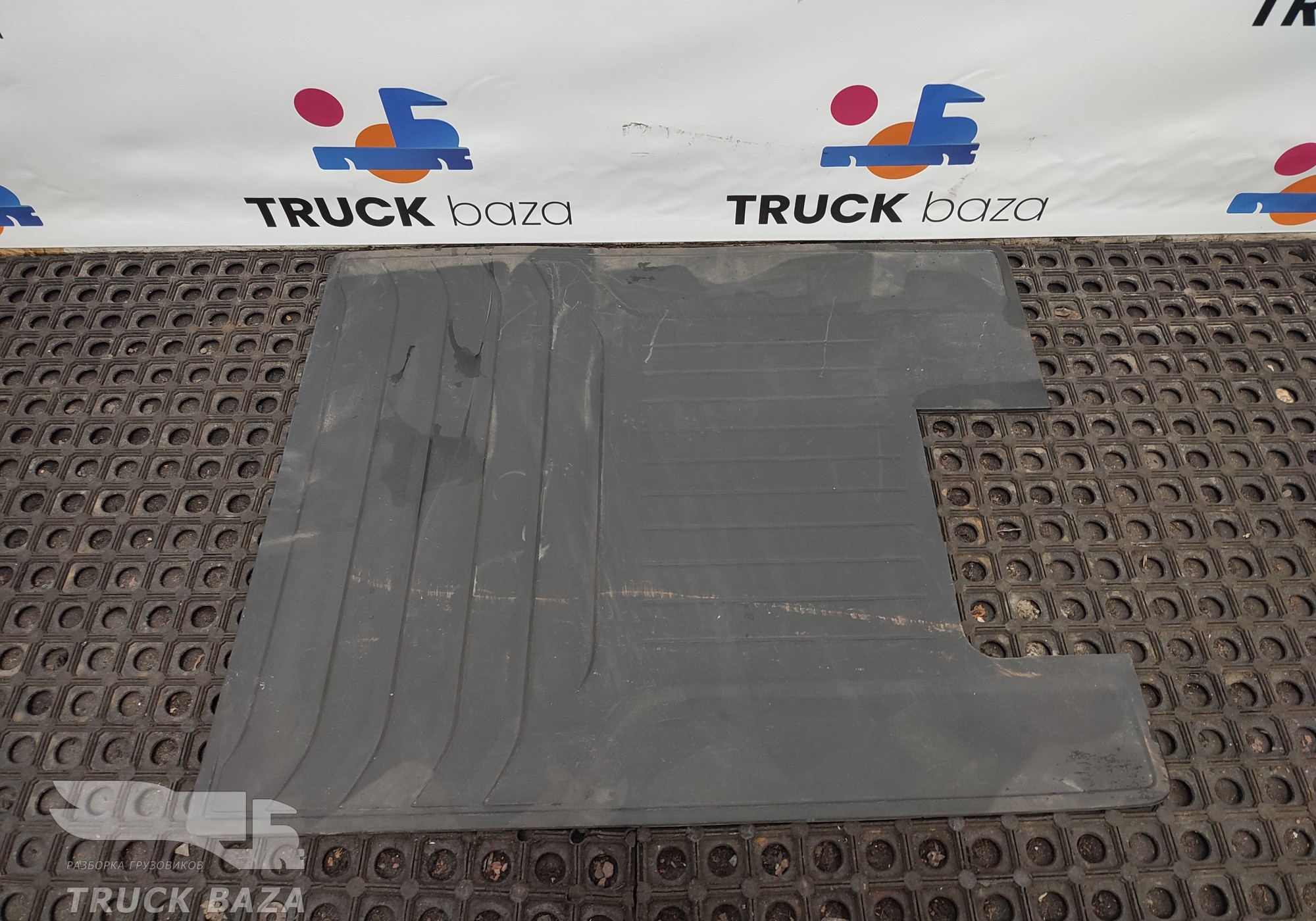 2013378 Коврик салона центральный для Scania 6-series R (с 2016)