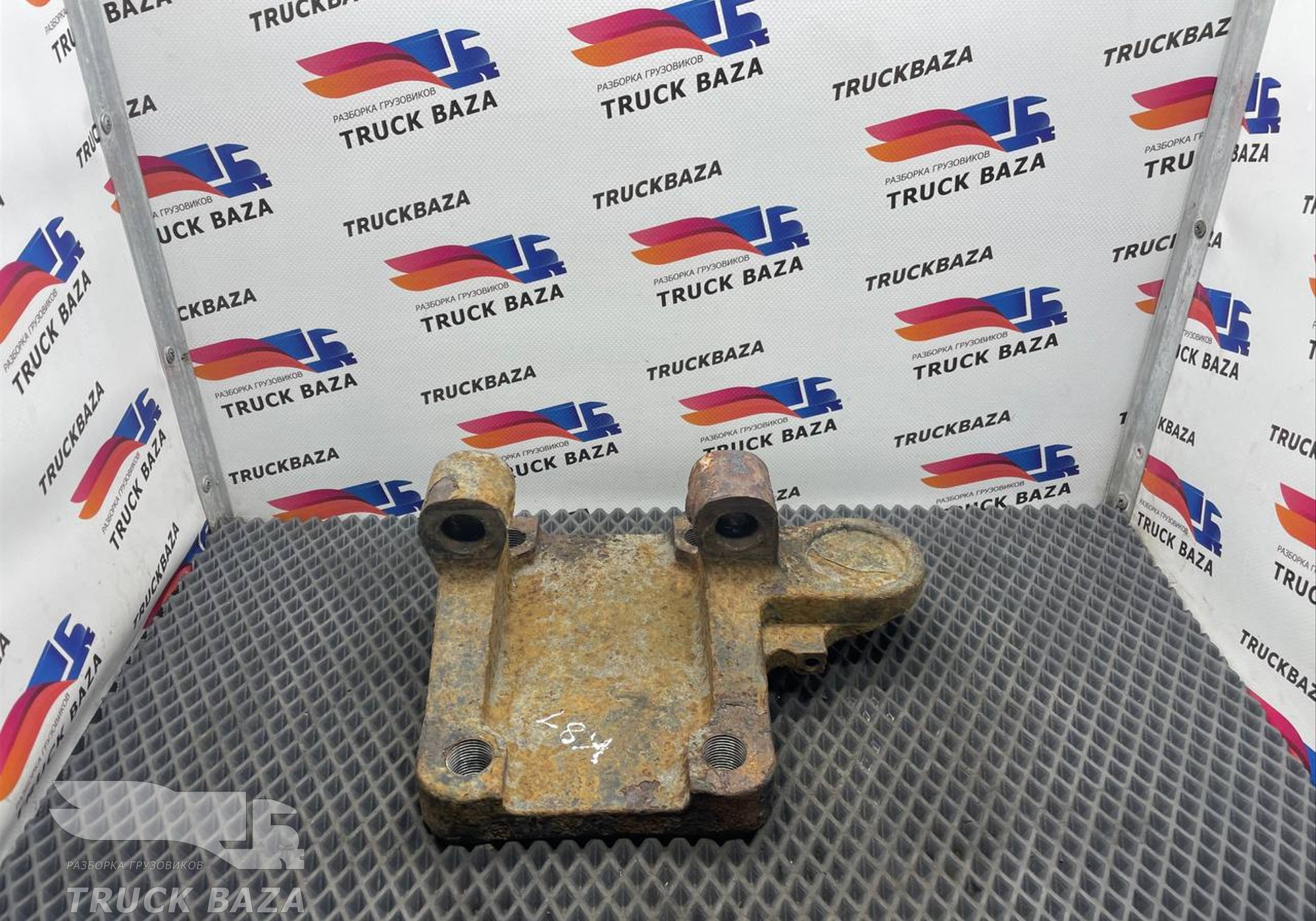 549008045 Кронштейн пневморессоры правый для КАМАЗ 54901