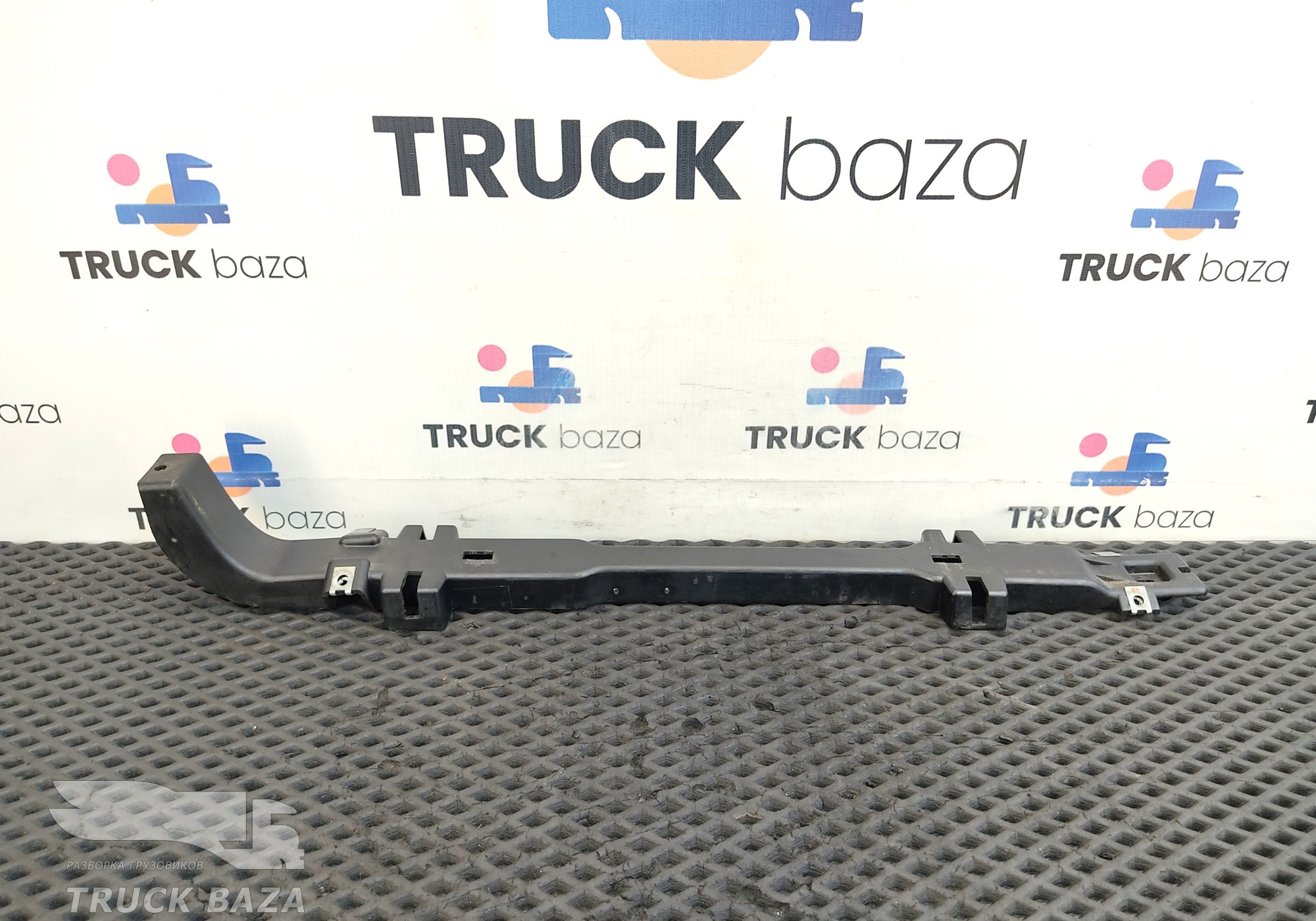 81617016321 Накладка кронштейна проводки