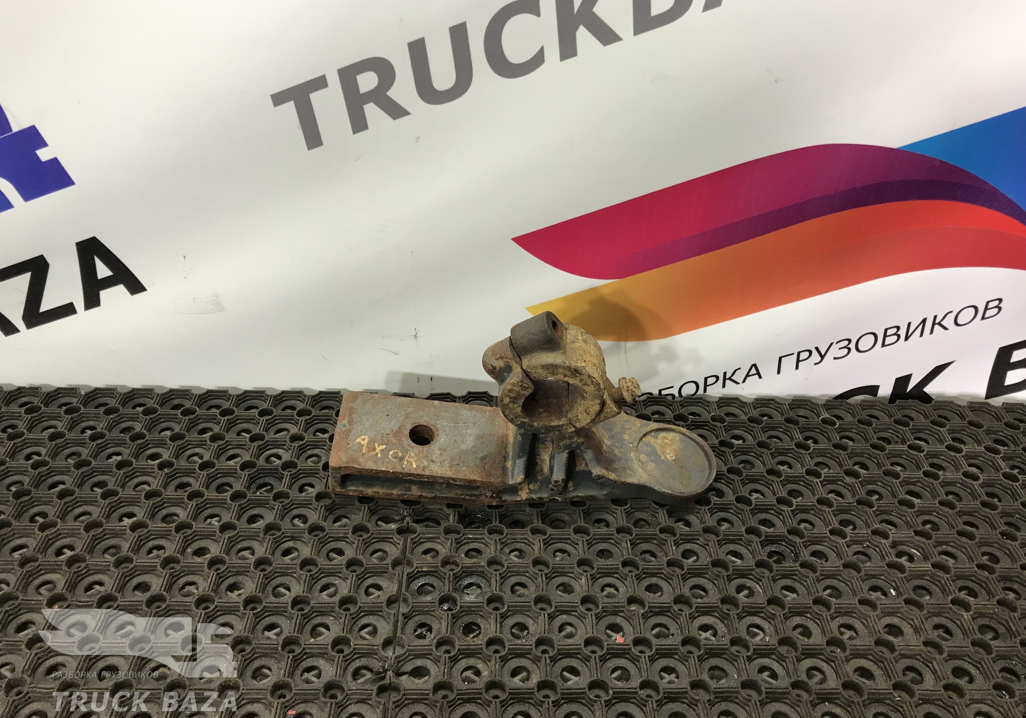 9433234184 Кронштейн переднего стабилизатора правый для Mercedes-Benz Axor II (с 2004 по 2010)