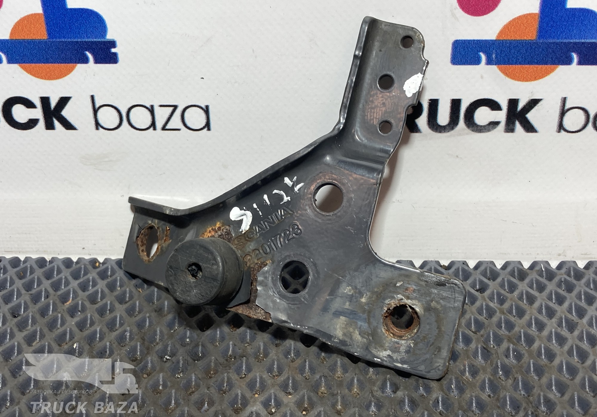 2201723 Кронштейн решетки радиатора