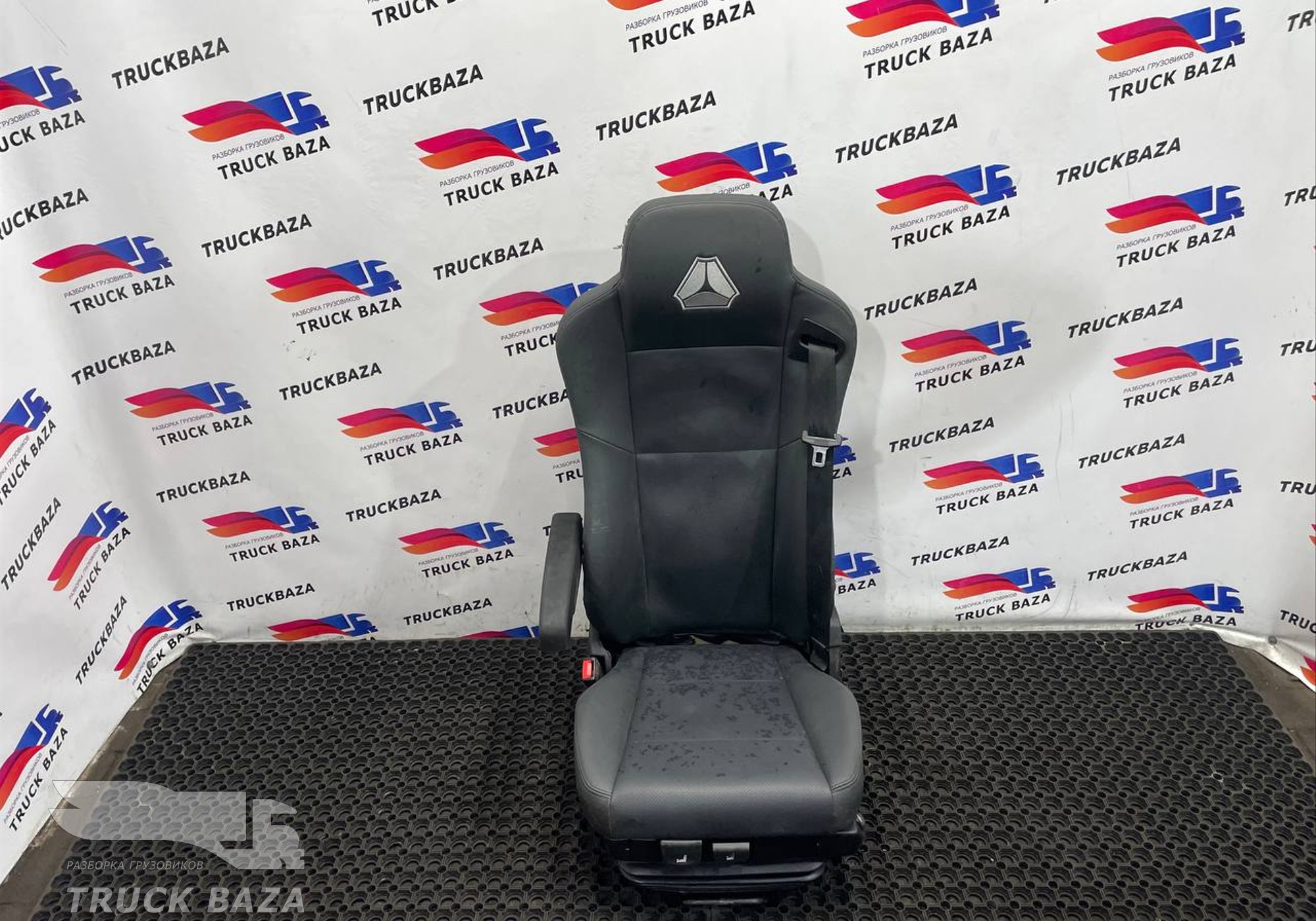 AZ16D251000064 Сиденье водительское левое пневматическое для Sinotruk Sitrak C7H