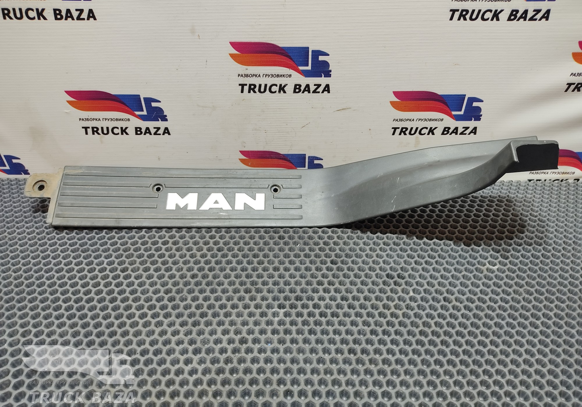 81615100790 Накладка порога передняя правая для Man TGL I (с 2005 по 2008)