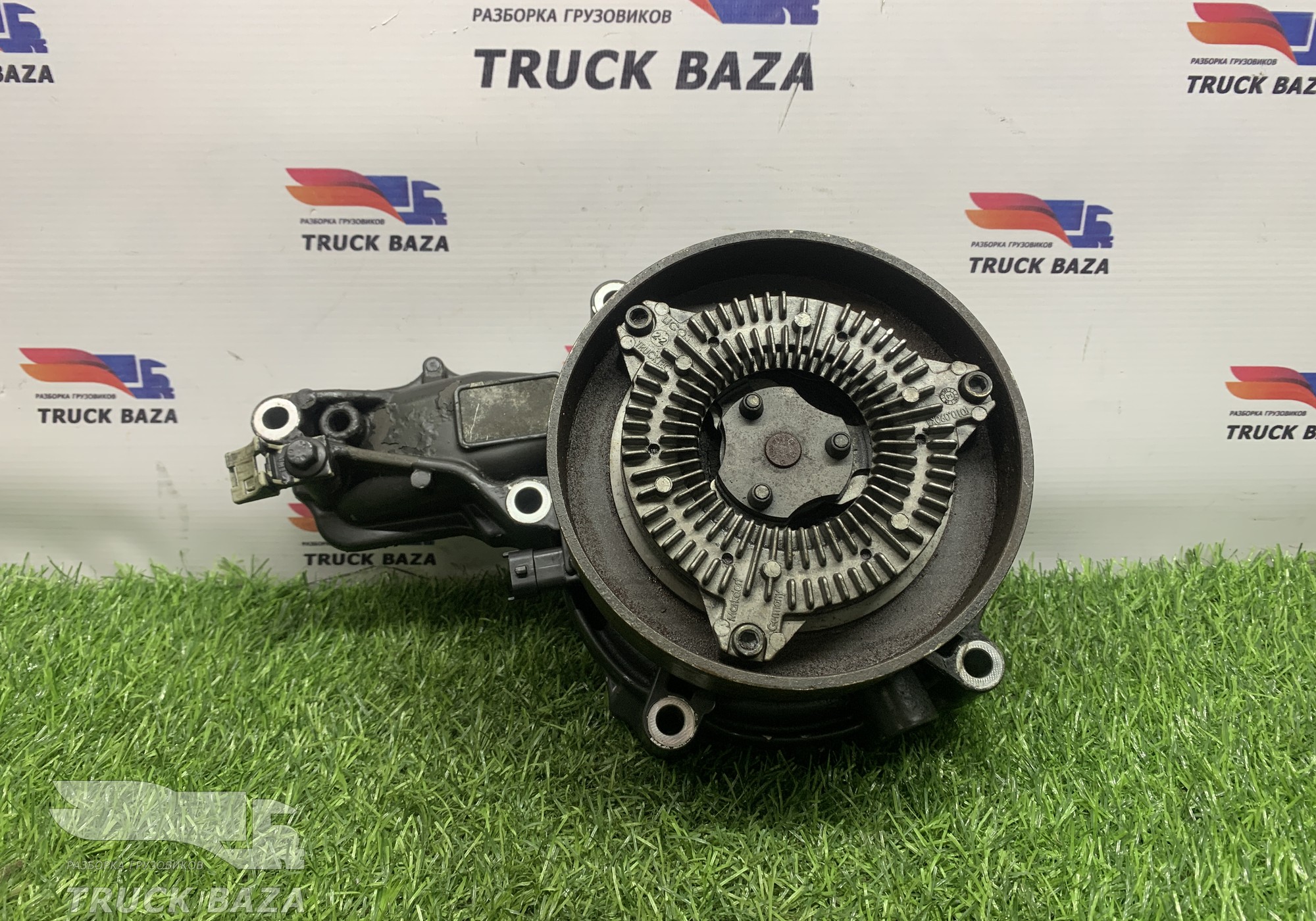 7421814009 Насос водяной (помпа) для Volvo FH FH13 (с 2002 по 2008)