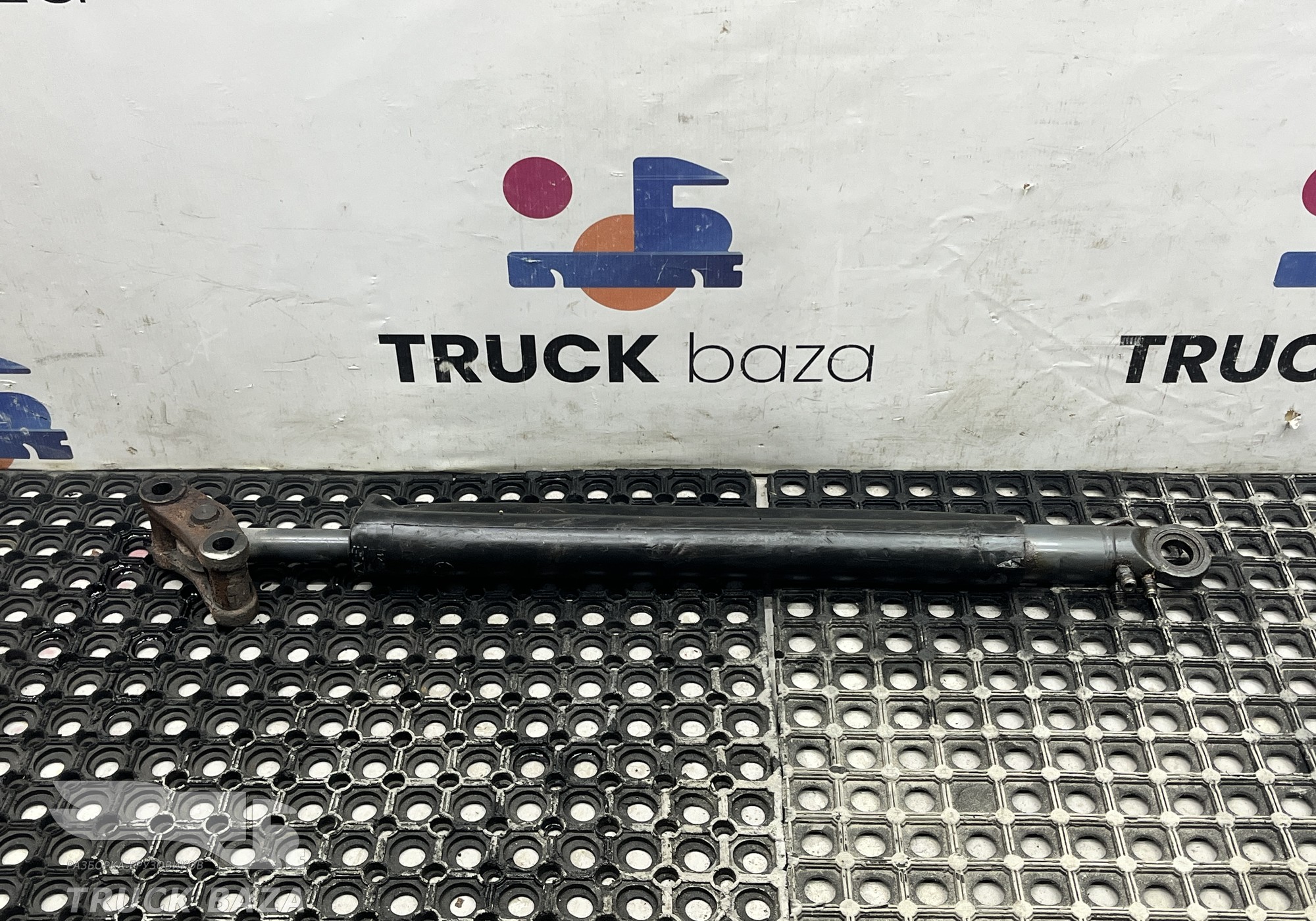 1444742 Цилиндр подъема кабины