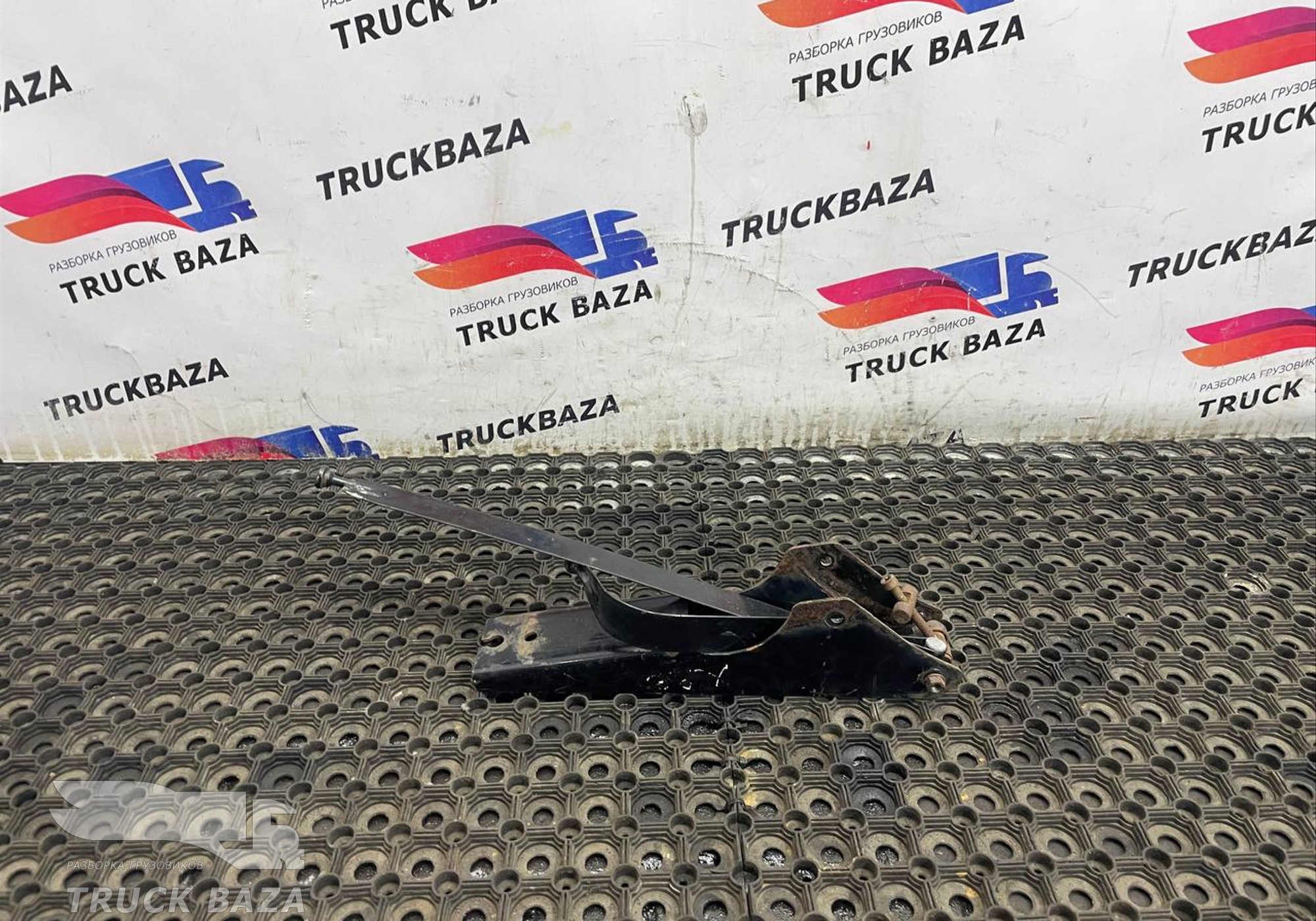 1888560 Кронштейн бака AdBlue для Daf XF106 (с 2012)