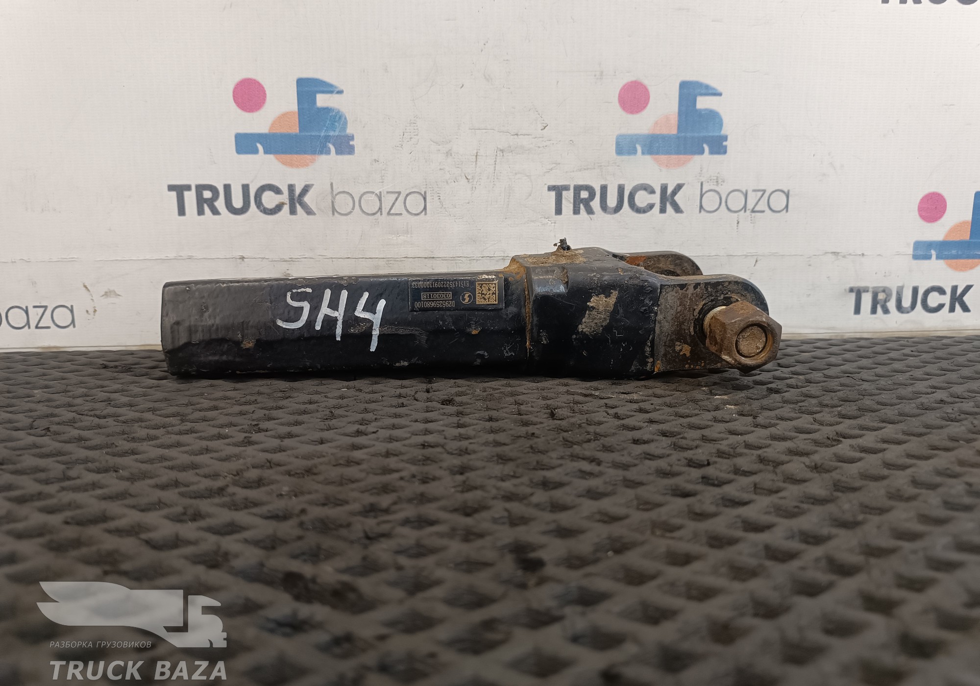 DZ95259680100 Кронштейн амортизатора для Shacman X3000 (с 2014)