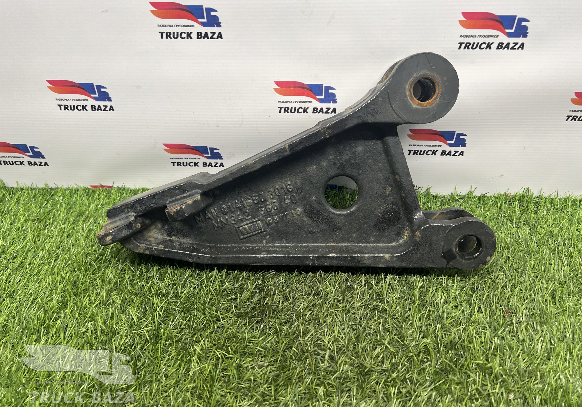 81416503016 Кронштейн усилителя переднего бампера