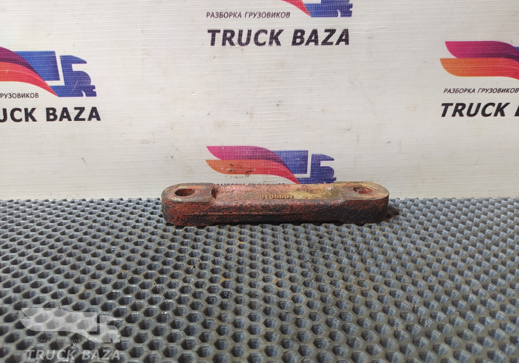8165567 Проставка траверсы КПП для Iveco