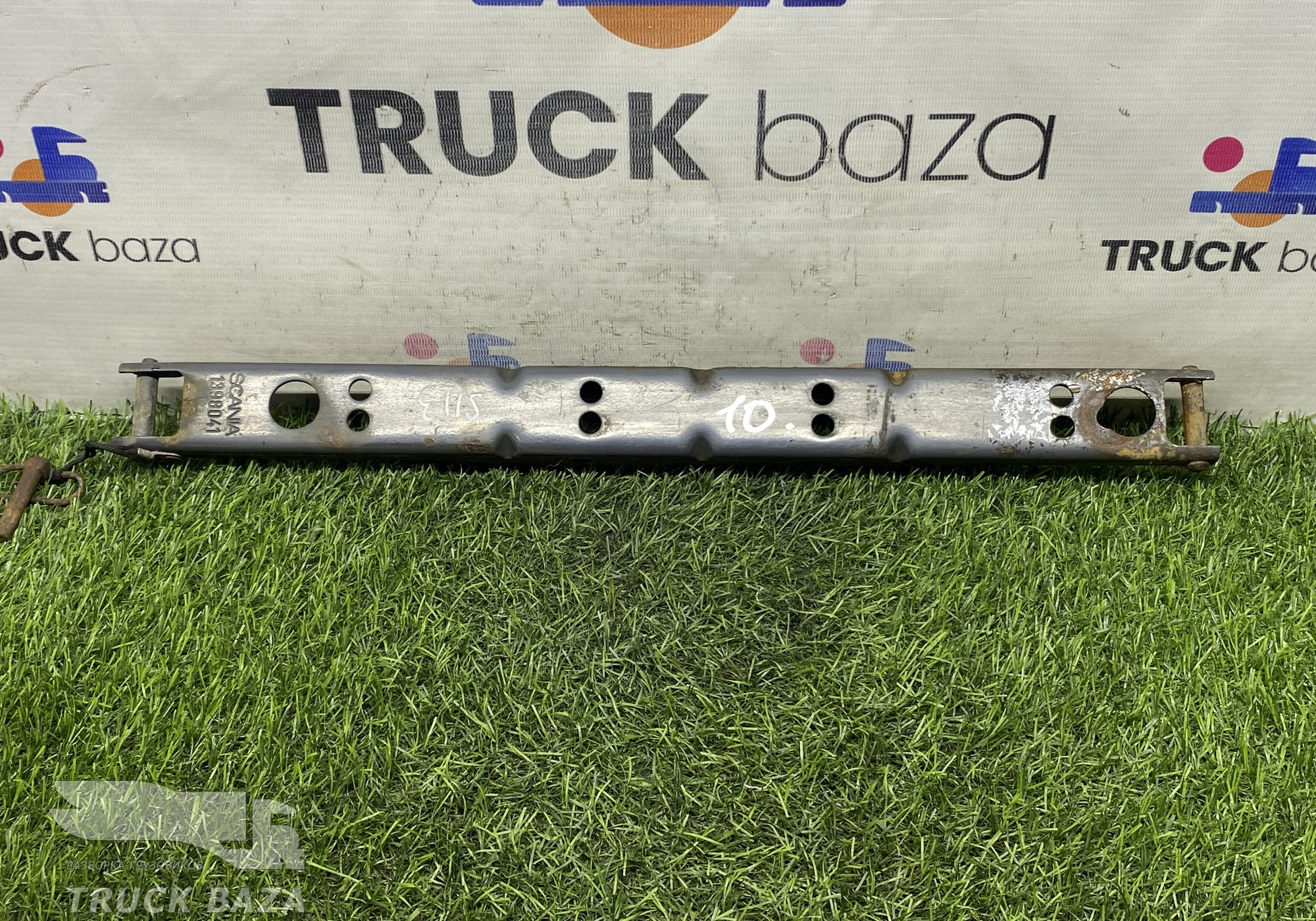 1398041 Кронштейн спойлера