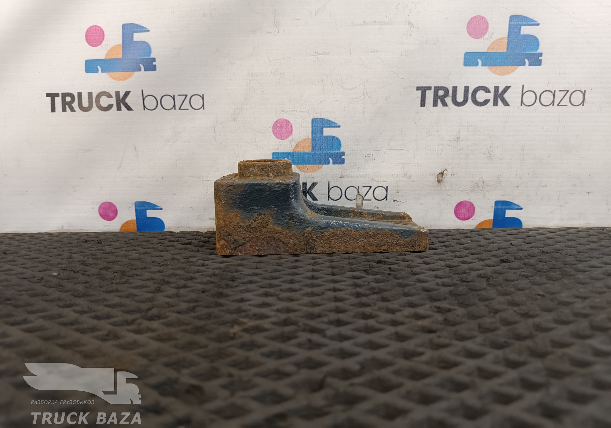504038635 Кронштейн амортизатора переднего для Iveco