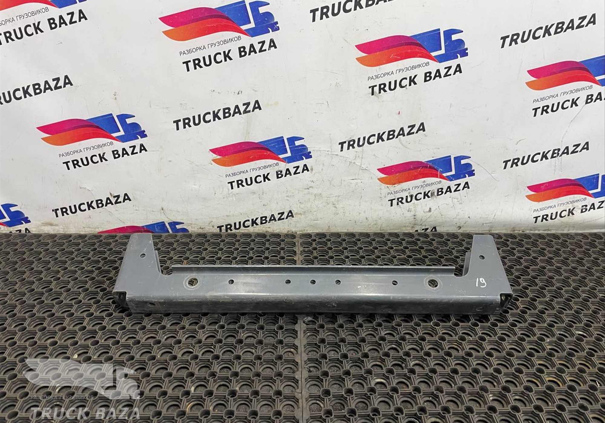 21842049 Кронштейн задних амортизаторов для Renault Premium II (с 2005 по 2013)