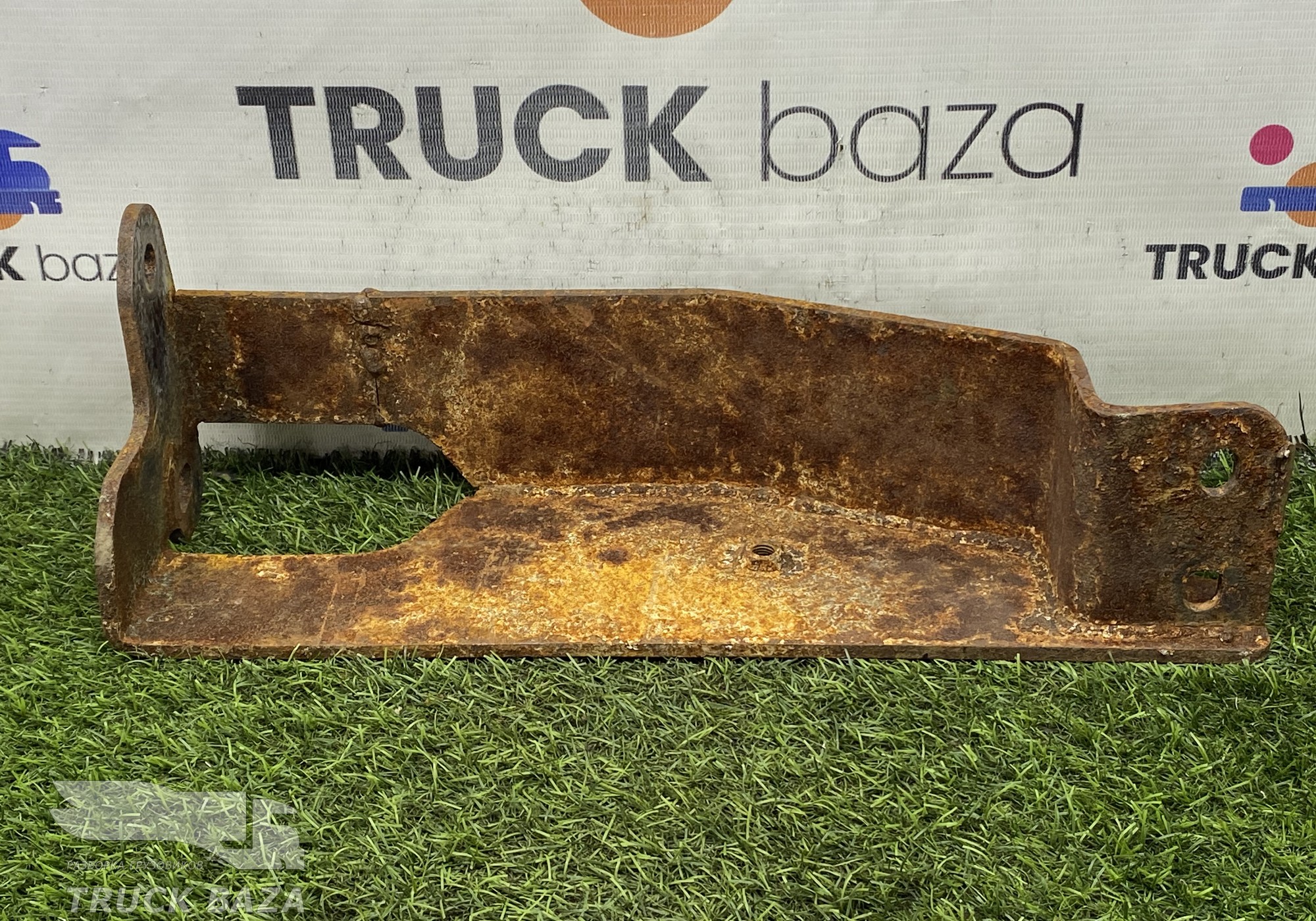 5490840504110 Кронштейн подножки левый для КАМАЗ 5490 (с 2013)