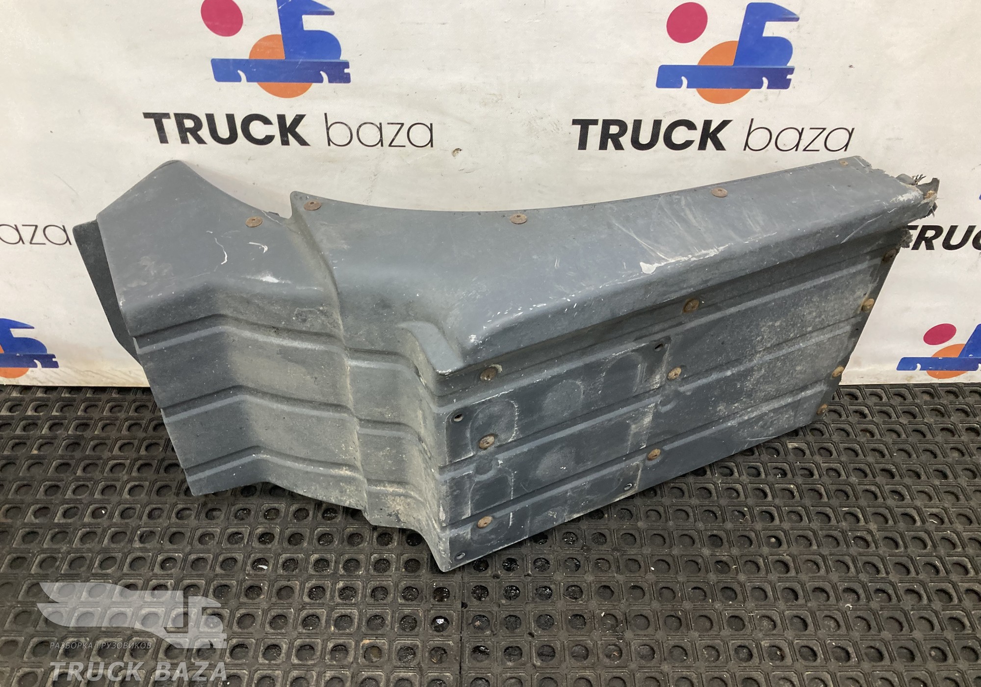 81664100360 Крыло переднее правое задняя часть