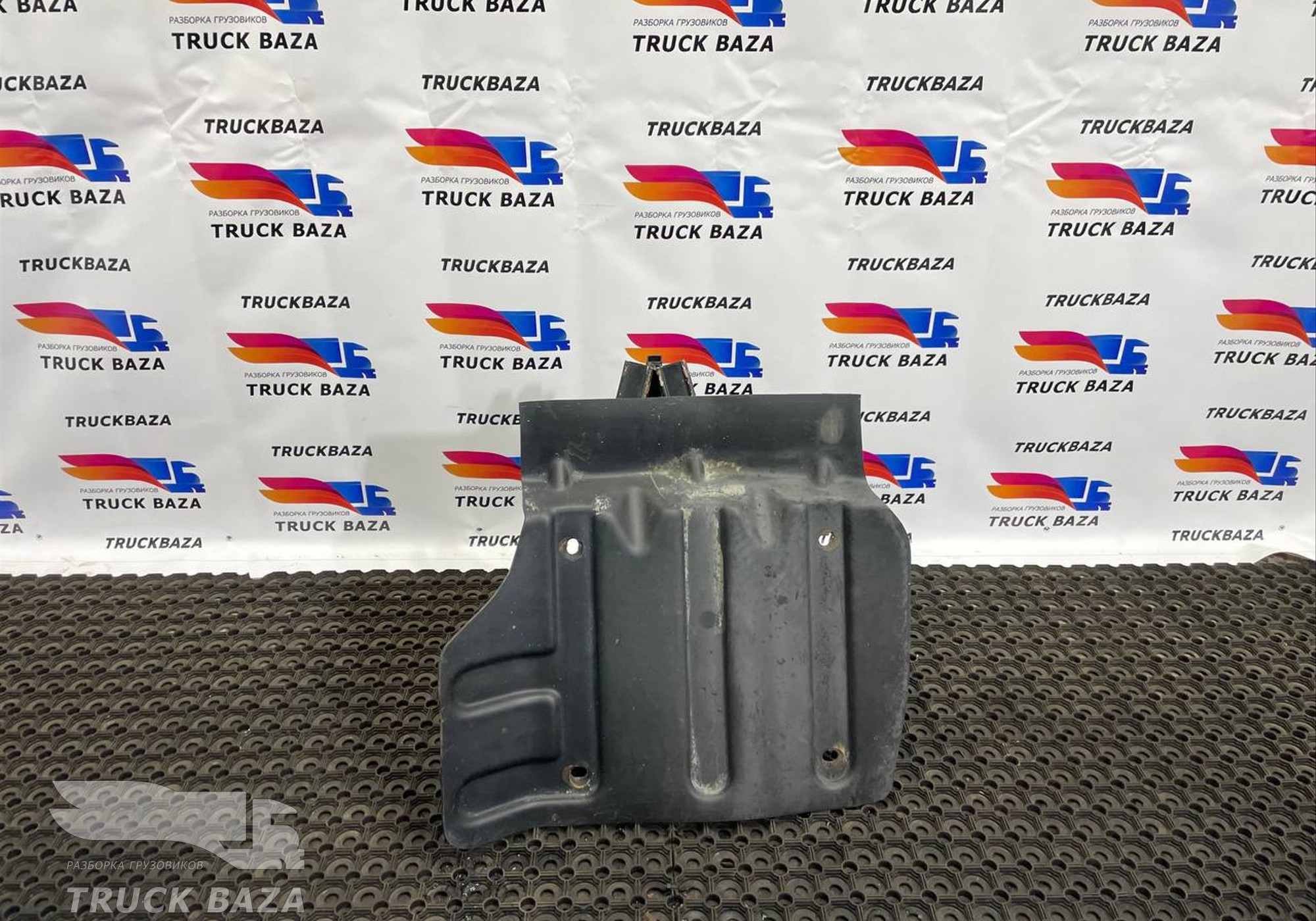 549018405110 Накладка подножки правой для КАМАЗ 54901