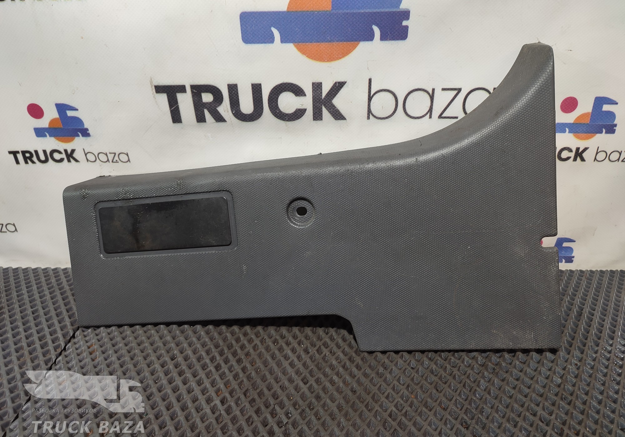 82404574 Накладка передней стойки для Renault T (с 2013)