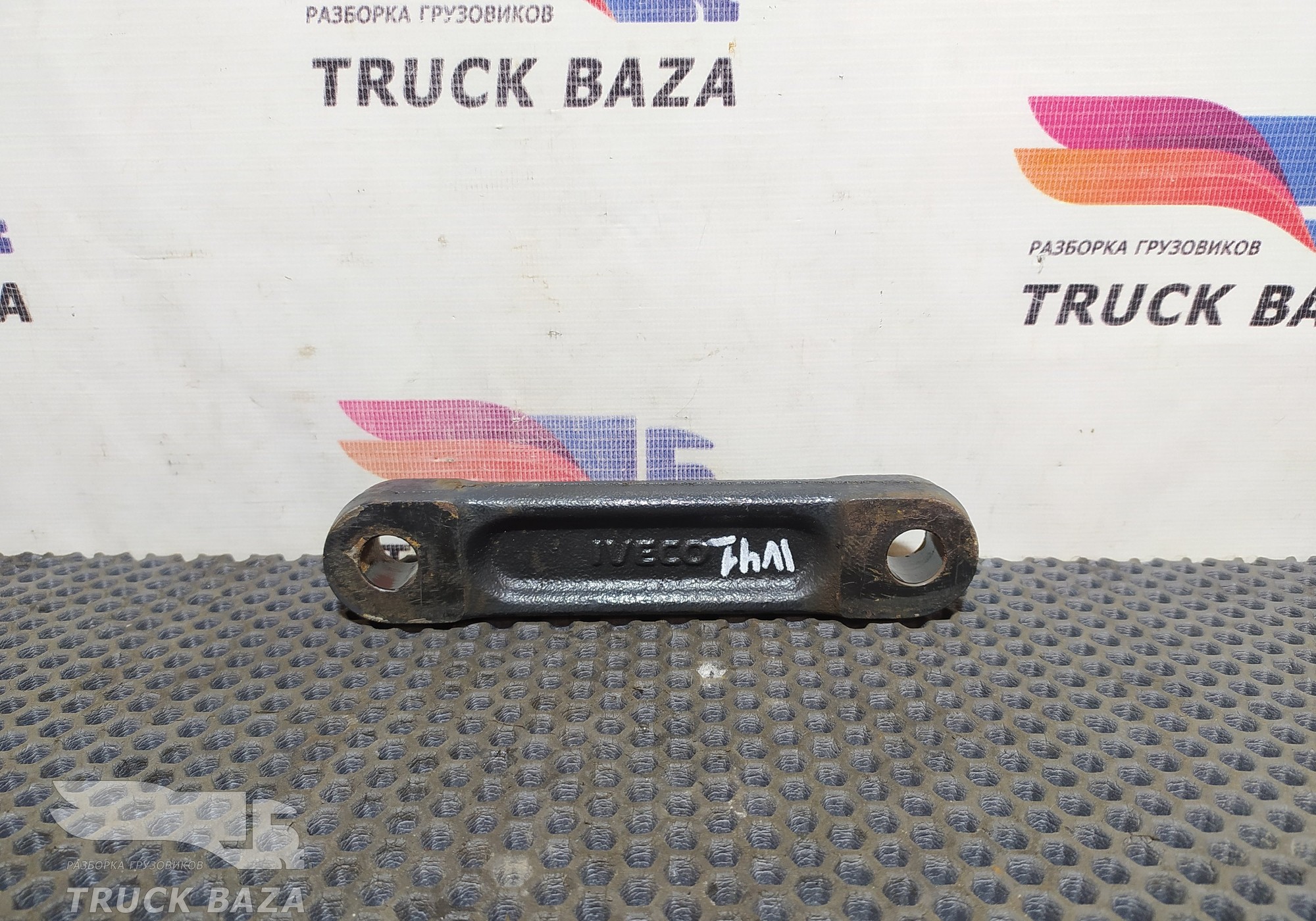 8165567 Проставка траверсы КПП для Iveco