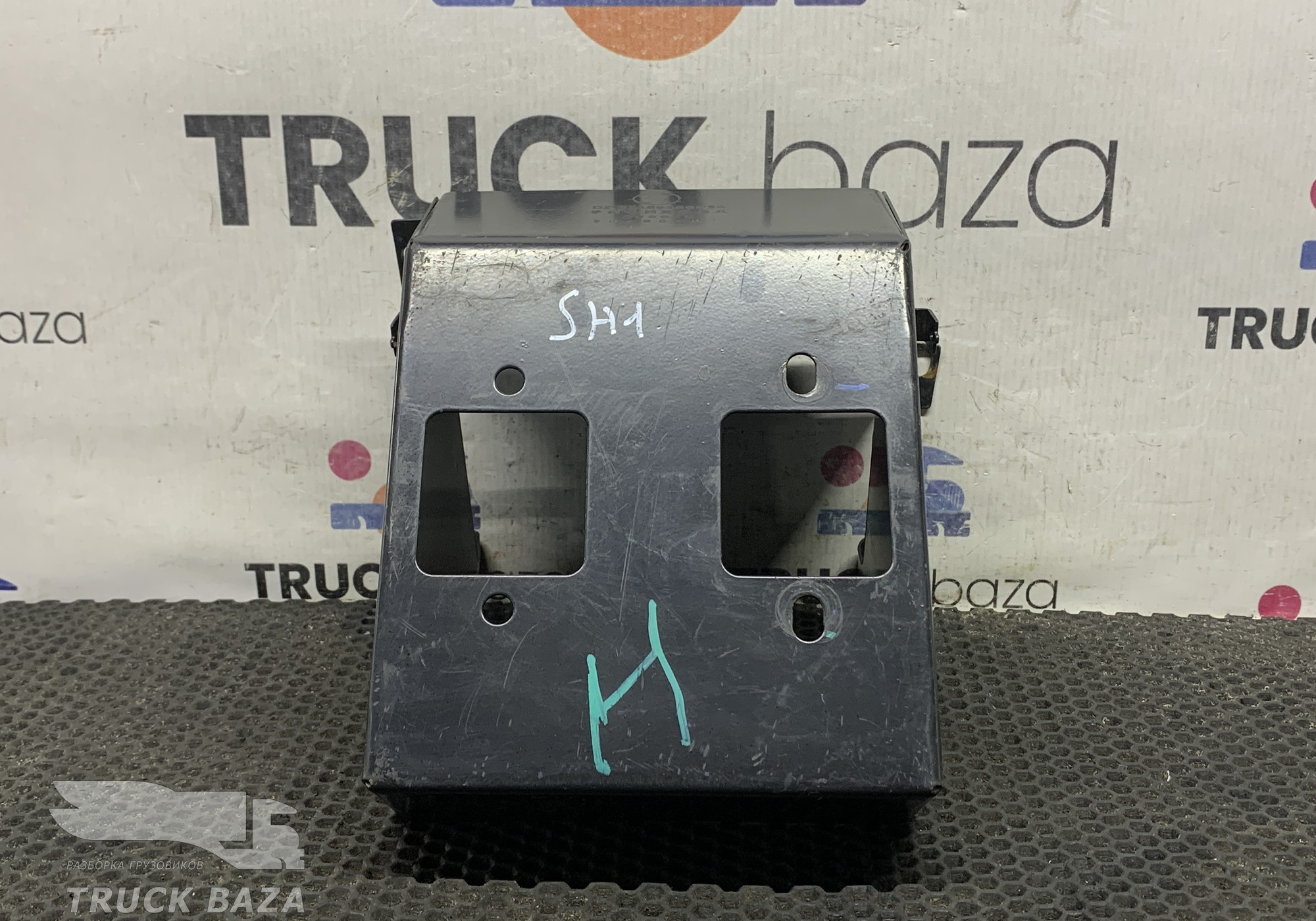 DZ93189360054 Кронштейн крана стояночного тормоза для Shacman F3000 (с 2009)