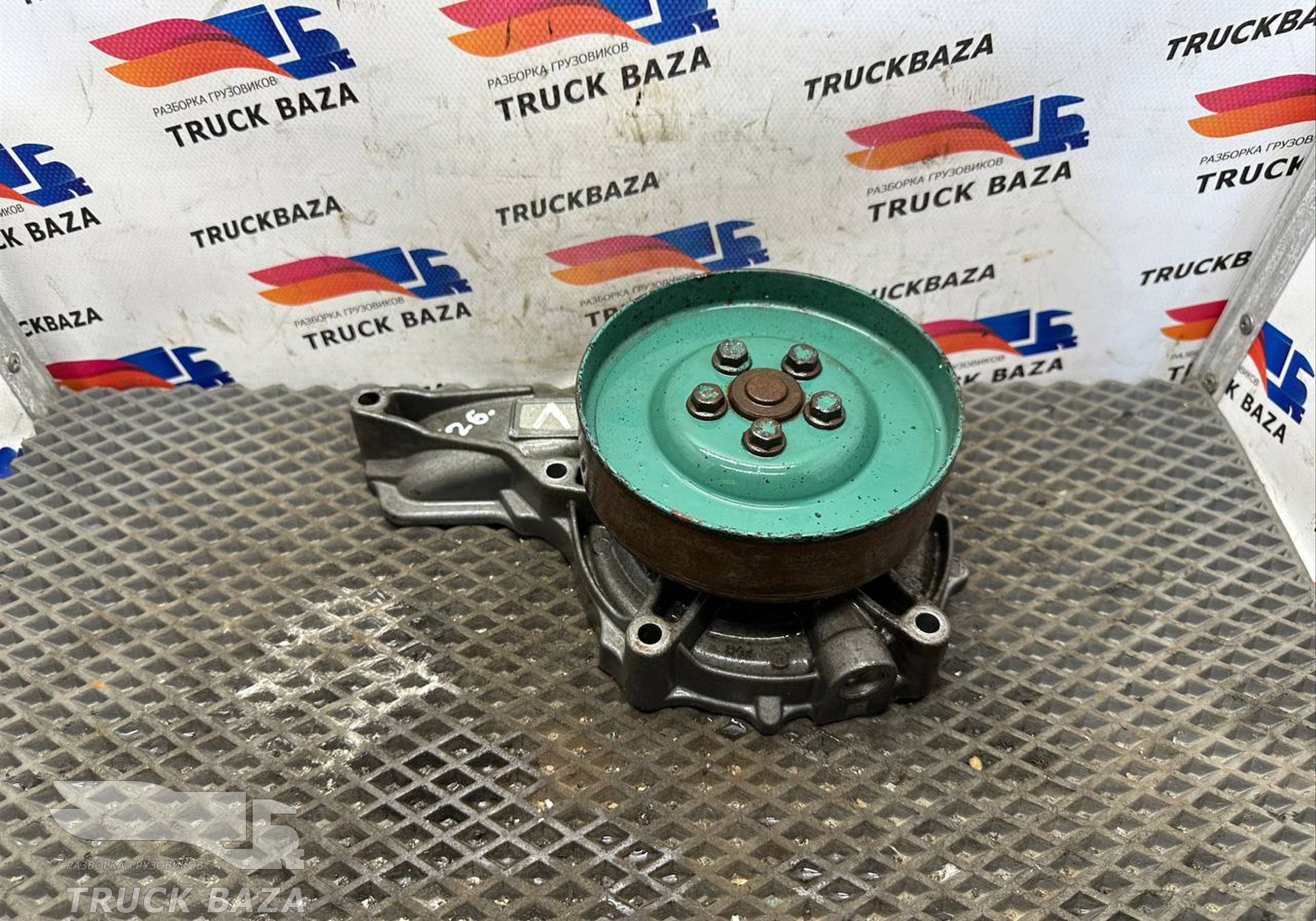 20744939 Насос водяной (помпа) для Volvo