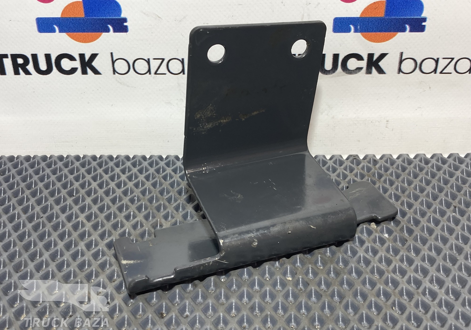 2437930 Кронштейн тормозных трубок