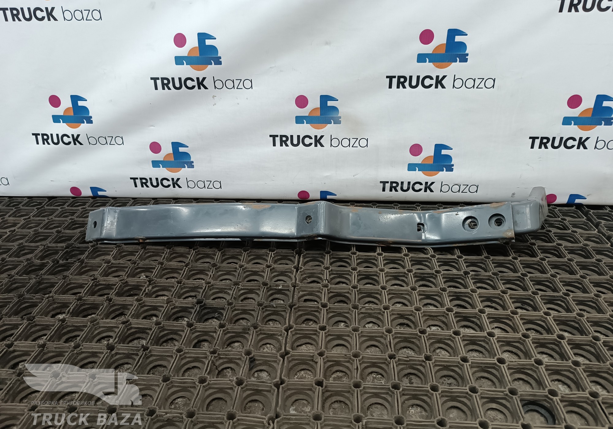20409798 Кронштейн подножки правый для Volvo FH 2 (с 2002 по 2008)