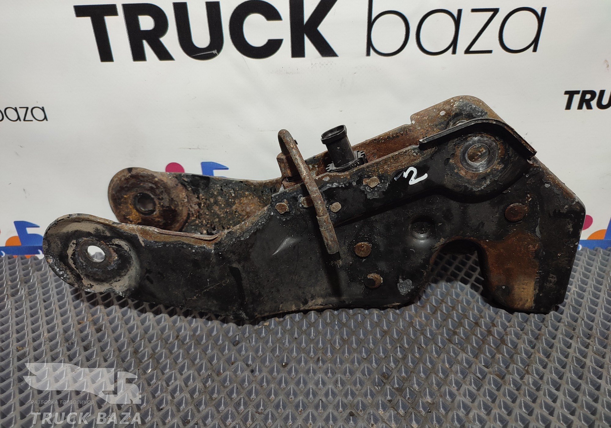 81618516030 Замок кабины