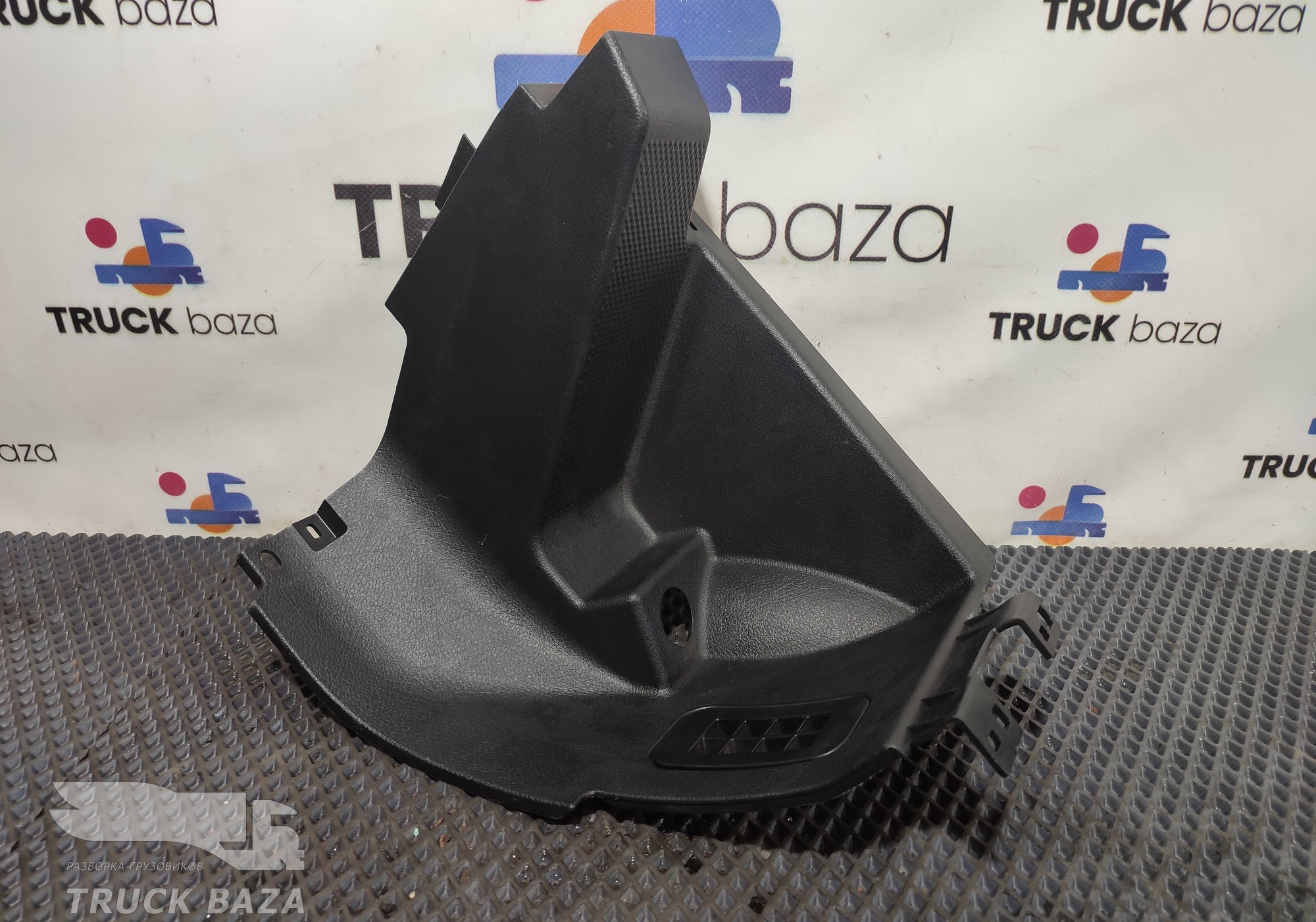 9606842337 Накладка торпедо для Mercedes-Benz Actros New Actros MP4 (с 2011)