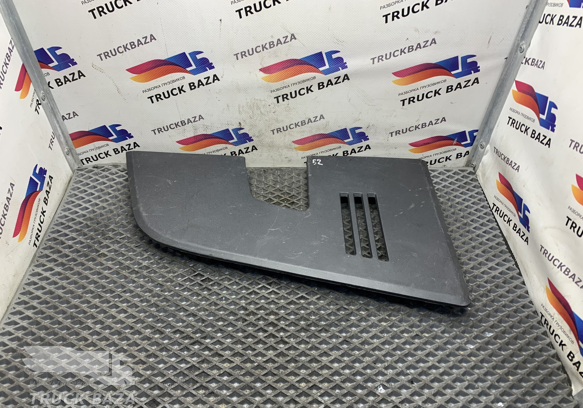 82062209 Крышка решетки радиатора левая для Volvo FH 3 (с 2008 по 2012)