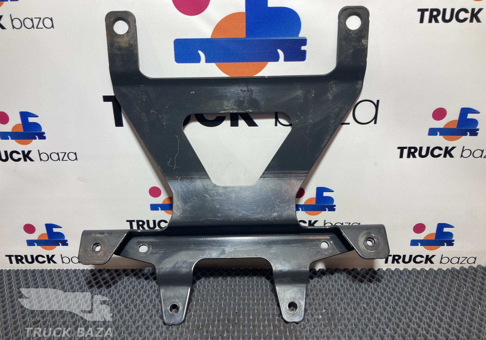 2589271 Кронштейн брызговика для Scania 6-series P (с 2016)